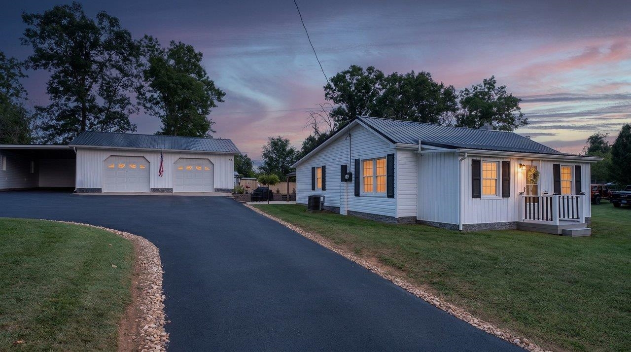 414 MASSANUTTEN AVE, SHENANDOAH, Virginia 22849, 2 Bedrooms Bedrooms, ,2 BathroomsBathrooms,Residential,414 MASSANUTTEN AVE,681464 MLS # 681464