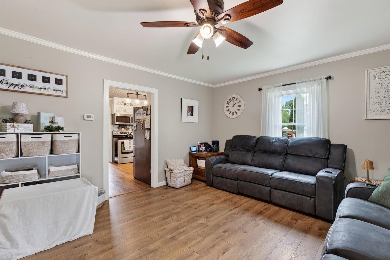 414 MASSANUTTEN AVE, SHENANDOAH, Virginia 22849, 2 Bedrooms Bedrooms, ,2 BathroomsBathrooms,Residential,414 MASSANUTTEN AVE,681464 MLS # 681464