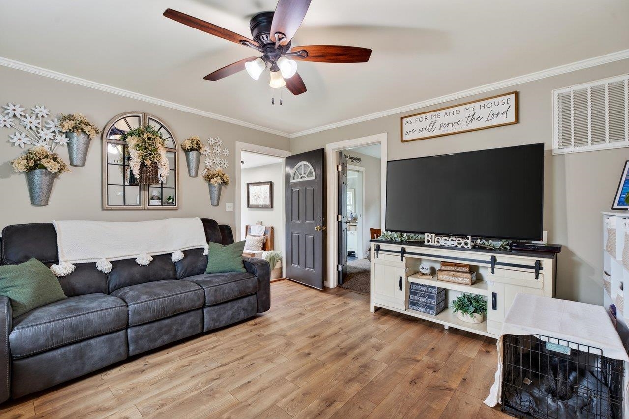 414 MASSANUTTEN AVE, SHENANDOAH, Virginia 22849, 2 Bedrooms Bedrooms, ,2 BathroomsBathrooms,Residential,414 MASSANUTTEN AVE,681464 MLS # 681464