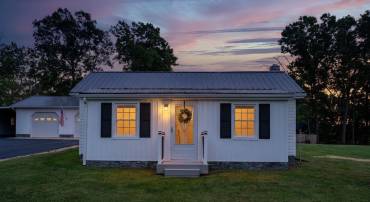 414 MASSANUTTEN AVE, SHENANDOAH, Virginia 22849, 2 Bedrooms Bedrooms, ,2 BathroomsBathrooms,Residential,414 MASSANUTTEN AVE,681464 MLS # 681464