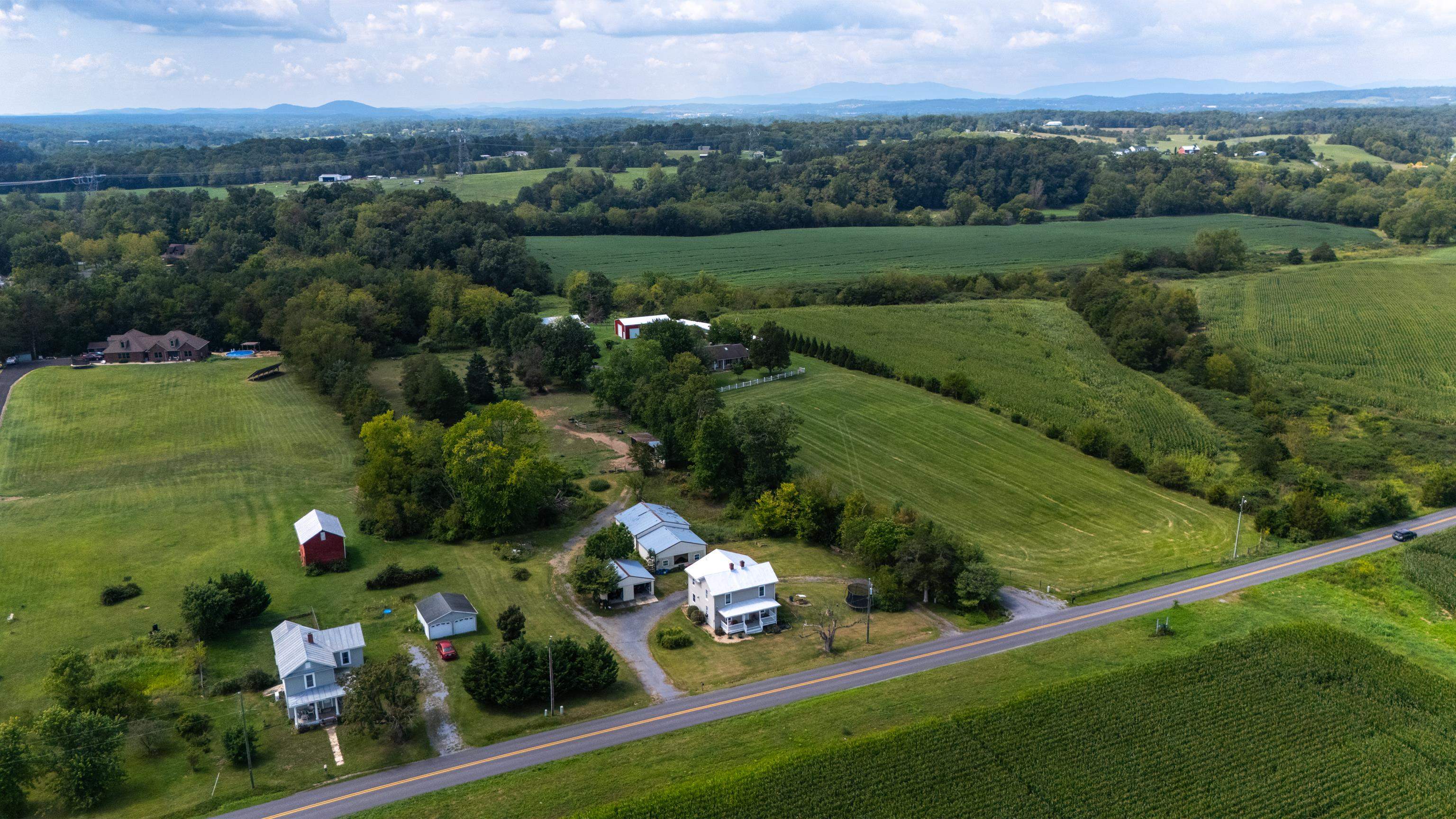 1589 DAM TOWN RD, FORT DEFIANCE, Virginia 24437, 4 Bedrooms Bedrooms, ,1 BathroomBathrooms,Residential,1589 DAM TOWN RD,681467 MLS # 681467 1589 DAM TOWN RD, FORT DEFIANCE, Virginia 24437, 4 Bedrooms Bedrooms, ,1 BathroomBathrooms,Residential,1589 DAM TOWN RD,681467 MLS # 681467