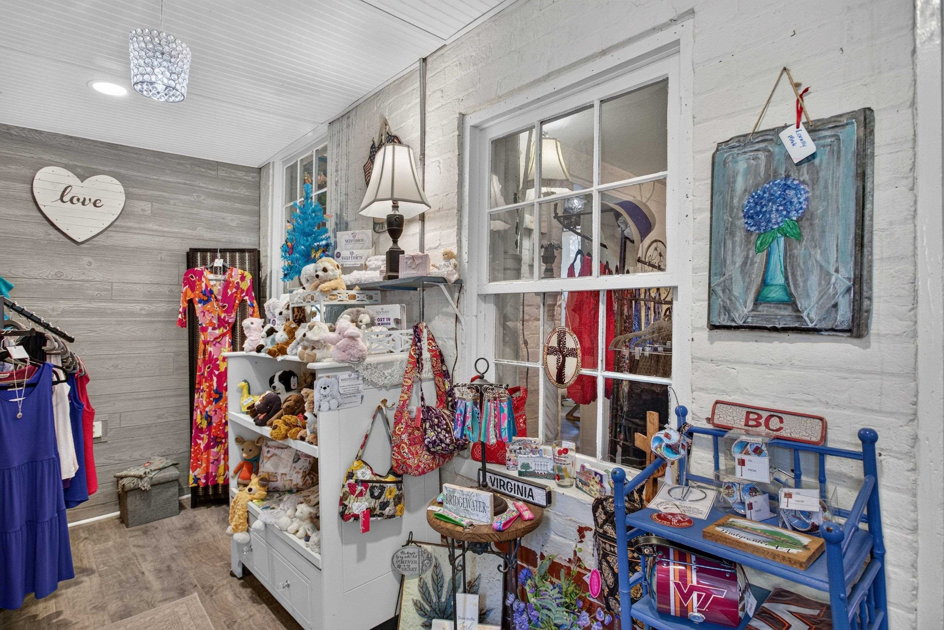 405 N MAIN ST, BRIDGEWATER, Virginia 22812, ,Commercial,405 N MAIN ST,681510 MLS # 681510