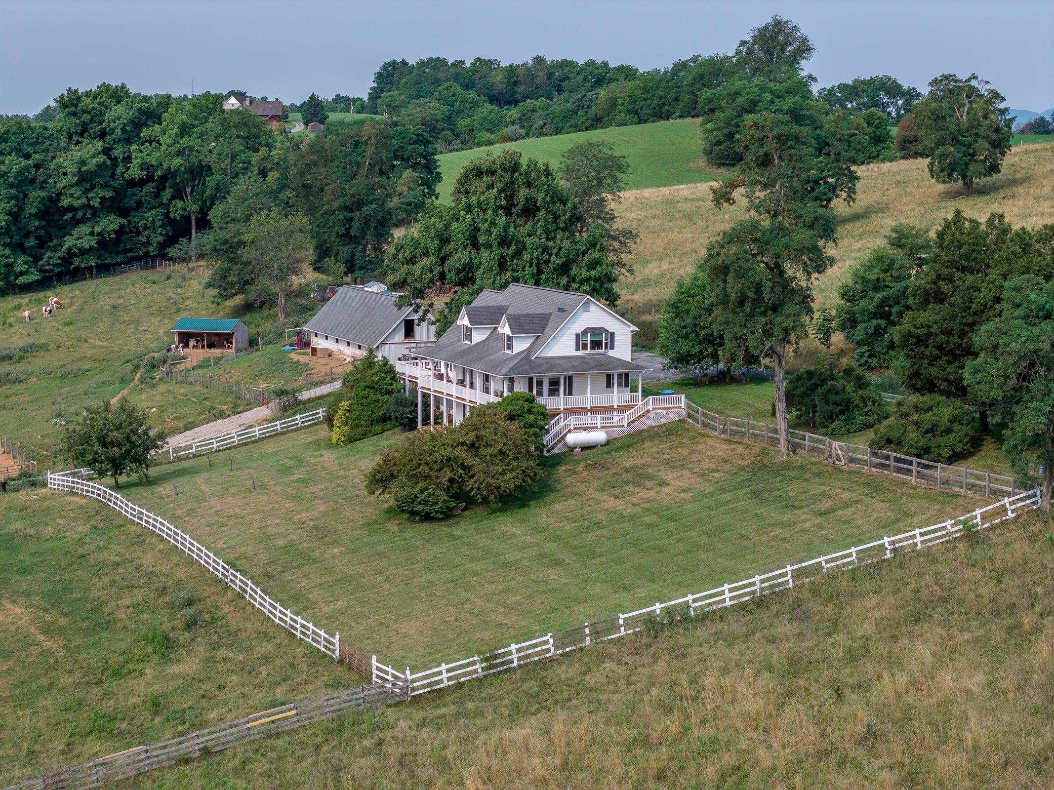 Spacious home and farm on 6.94 acres -- less than 15 minutes from Lexington. Spacious home and farm on 6.94 acres -- less than 15 minutes from Lexington.
