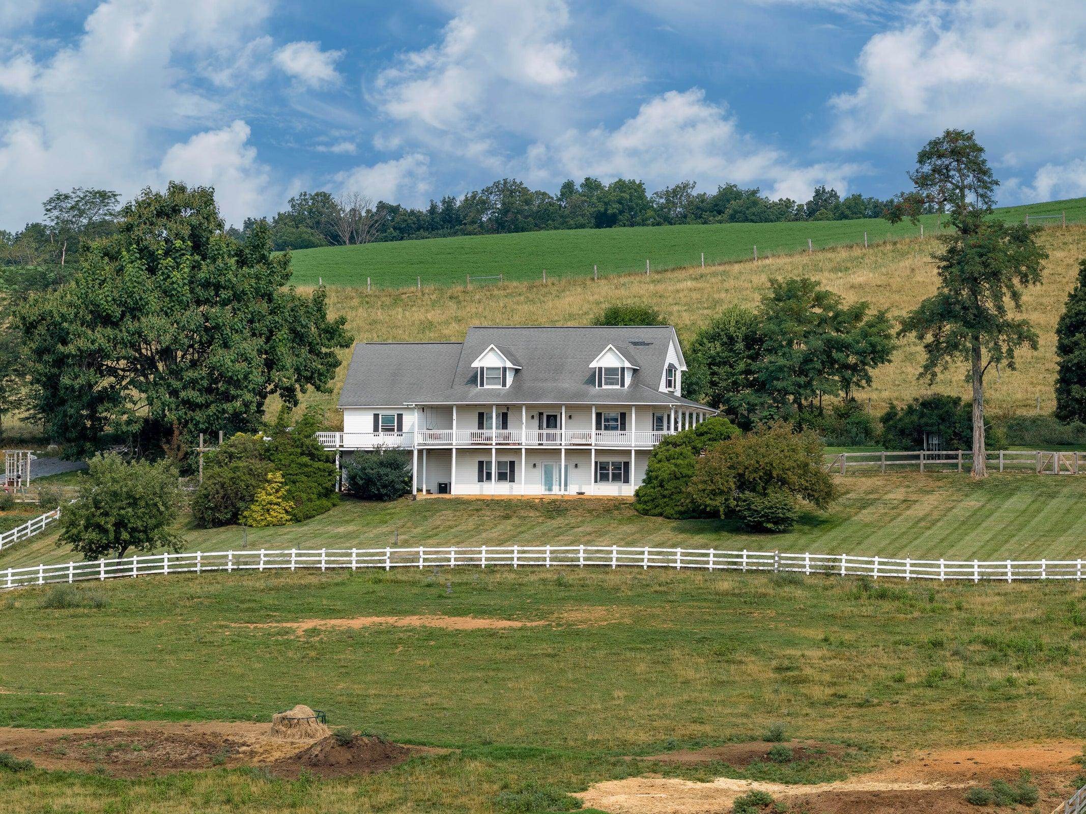 Surrounded by scenic farmland and conveniently located between historic Lexington, home to VMI and W&L, and just 30 minutes to Staunton with quick access to I-81/I-64. Surrounded by scenic farmland and conveniently located between historic Lexington, home to VMI and W&L, and just 30 minutes to Staunton with quick access to I-81/I-64.
