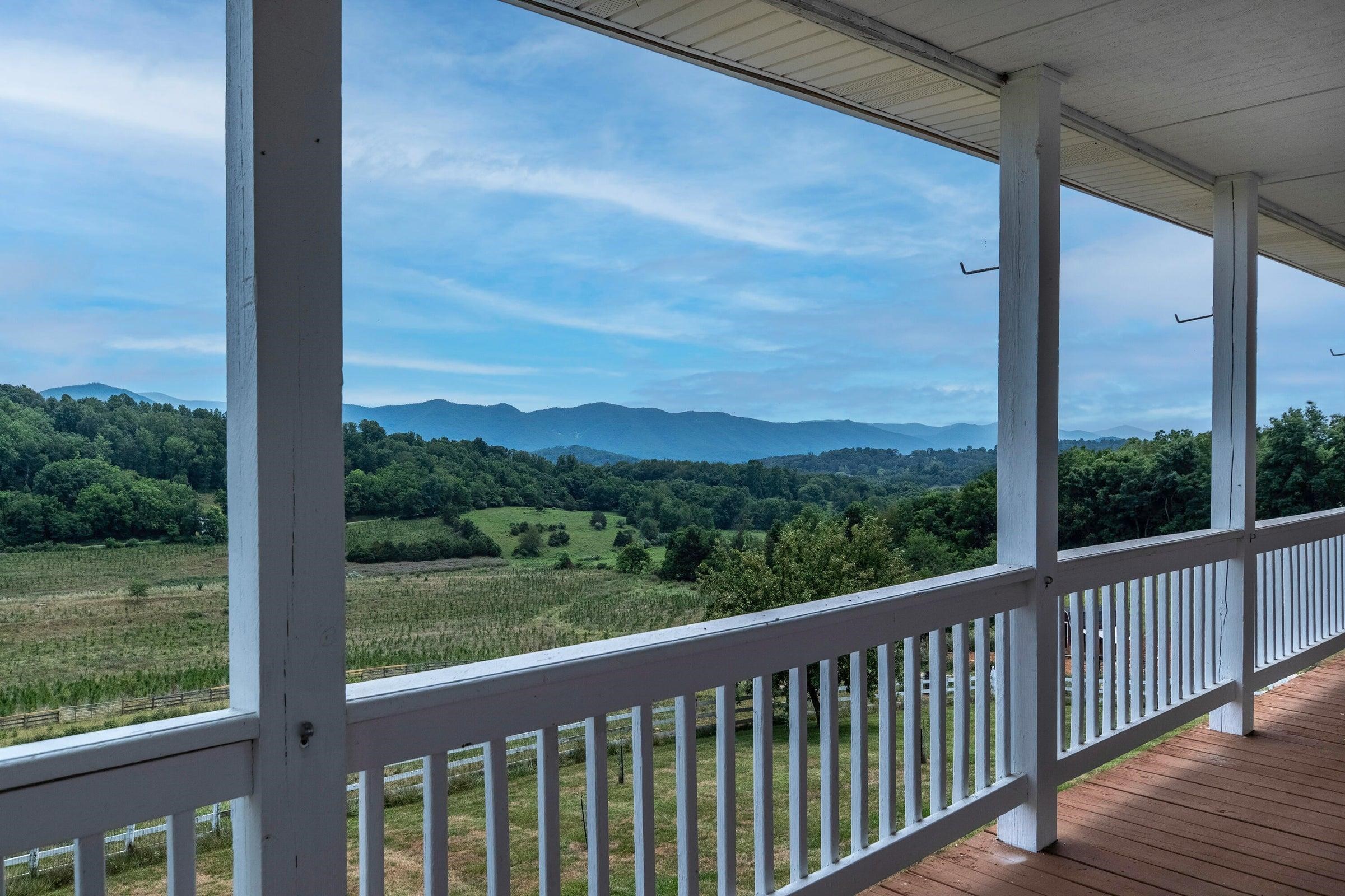 Stunning Blue Ridge views from the front porch!!! Stunning Blue Ridge views from the front porch!!!