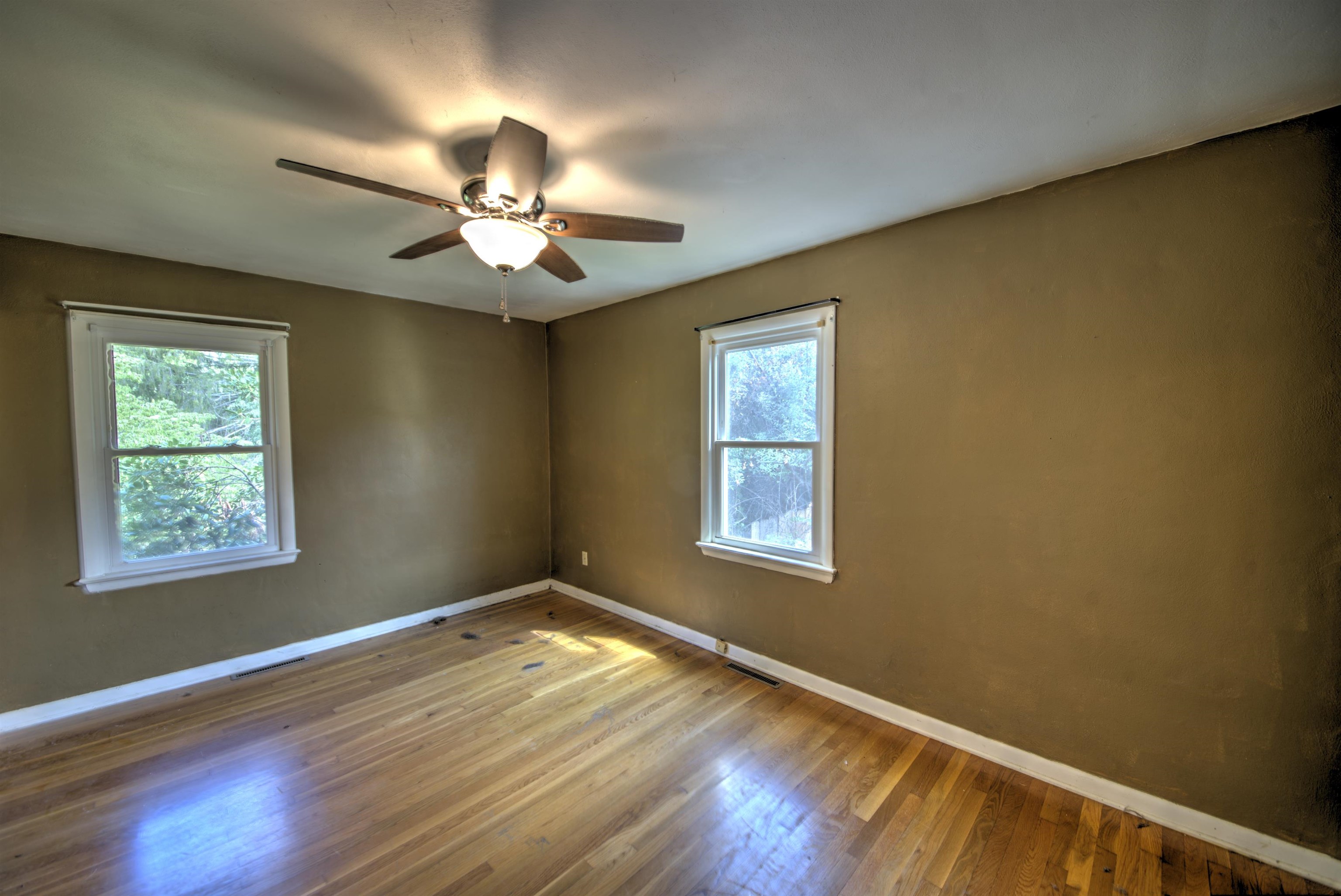1061 JEFFERSON AVE, WAYNESBORO, Virginia 22980, 4 Bedrooms Bedrooms, ,1 BathroomBathrooms,Residential,1061 JEFFERSON AVE,681508 MLS # 681508 1061 JEFFERSON AVE, WAYNESBORO, Virginia 22980, 4 Bedrooms Bedrooms, ,1 BathroomBathrooms,Residential,1061 JEFFERSON AVE,681508 MLS # 681508