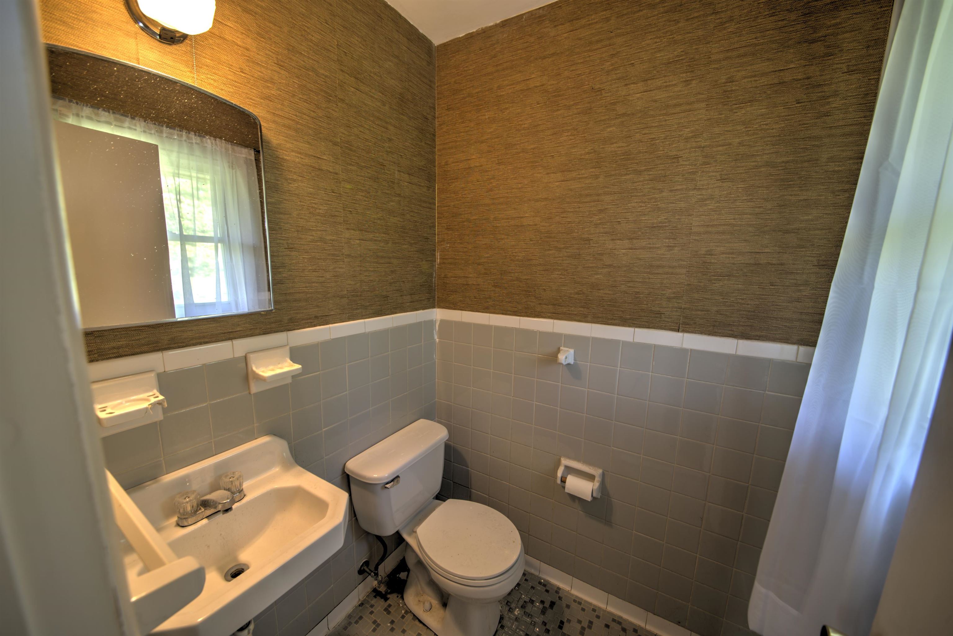 1061 JEFFERSON AVE, WAYNESBORO, Virginia 22980, 4 Bedrooms Bedrooms, ,1 BathroomBathrooms,Residential,1061 JEFFERSON AVE,681508 MLS # 681508 1061 JEFFERSON AVE, WAYNESBORO, Virginia 22980, 4 Bedrooms Bedrooms, ,1 BathroomBathrooms,Residential,1061 JEFFERSON AVE,681508 MLS # 681508