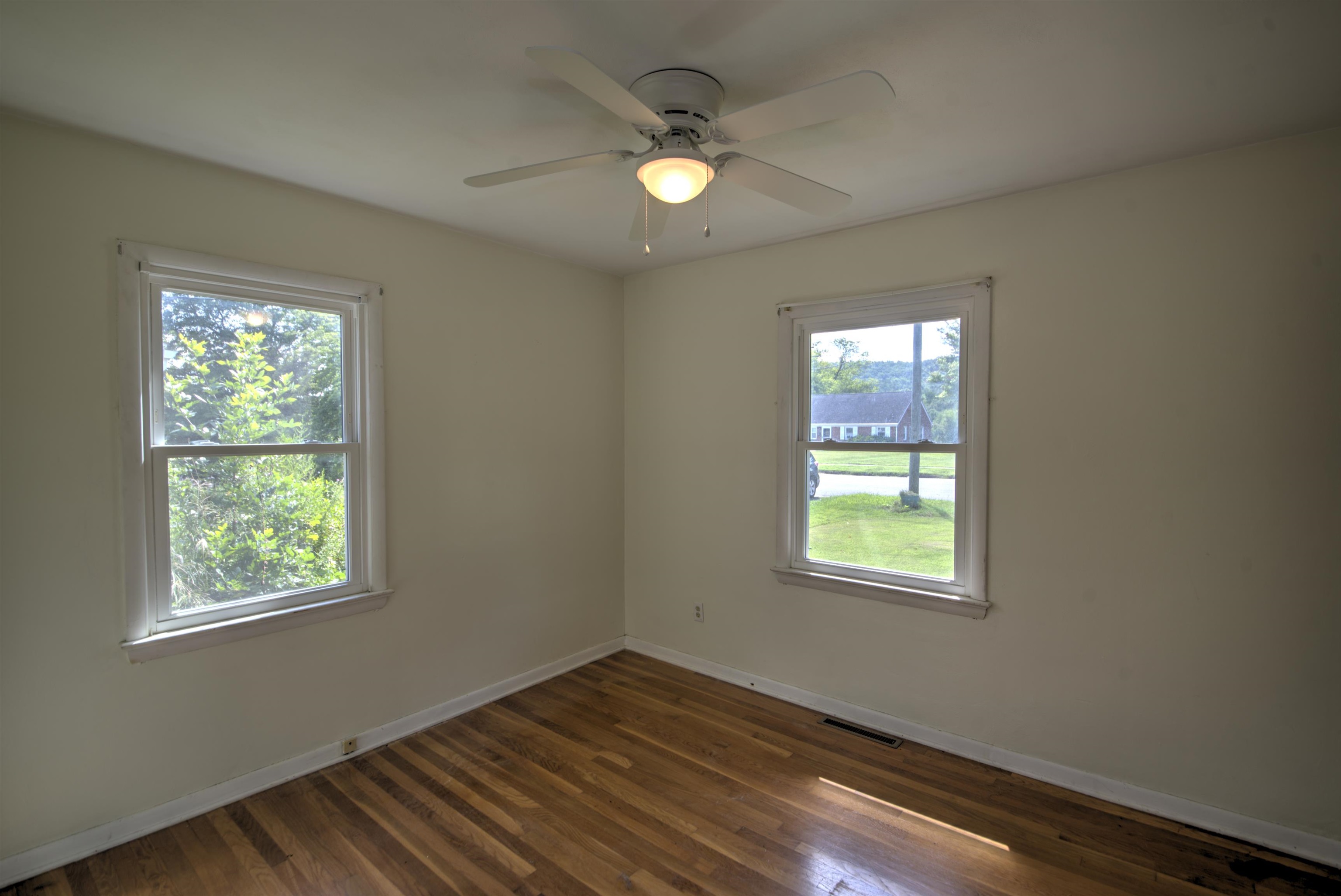 1061 JEFFERSON AVE, WAYNESBORO, Virginia 22980, 4 Bedrooms Bedrooms, ,1 BathroomBathrooms,Residential,1061 JEFFERSON AVE,681508 MLS # 681508 1061 JEFFERSON AVE, WAYNESBORO, Virginia 22980, 4 Bedrooms Bedrooms, ,1 BathroomBathrooms,Residential,1061 JEFFERSON AVE,681508 MLS # 681508