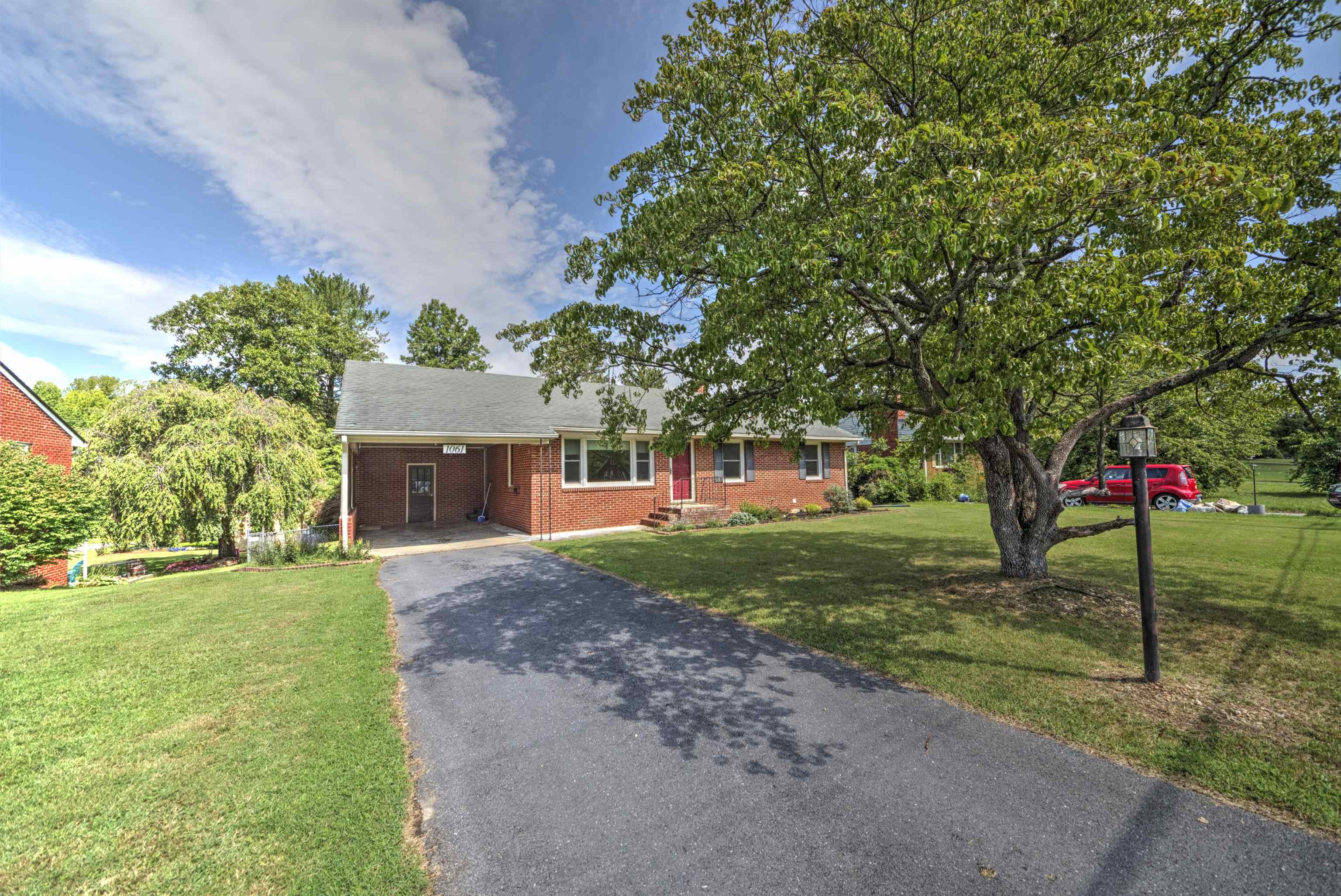 1061 JEFFERSON AVE, WAYNESBORO, Virginia 22980, 4 Bedrooms Bedrooms, ,1 BathroomBathrooms,Residential,1061 JEFFERSON AVE,681508 MLS # 681508 1061 JEFFERSON AVE, WAYNESBORO, Virginia 22980, 4 Bedrooms Bedrooms, ,1 BathroomBathrooms,Residential,1061 JEFFERSON AVE,681508 MLS # 681508