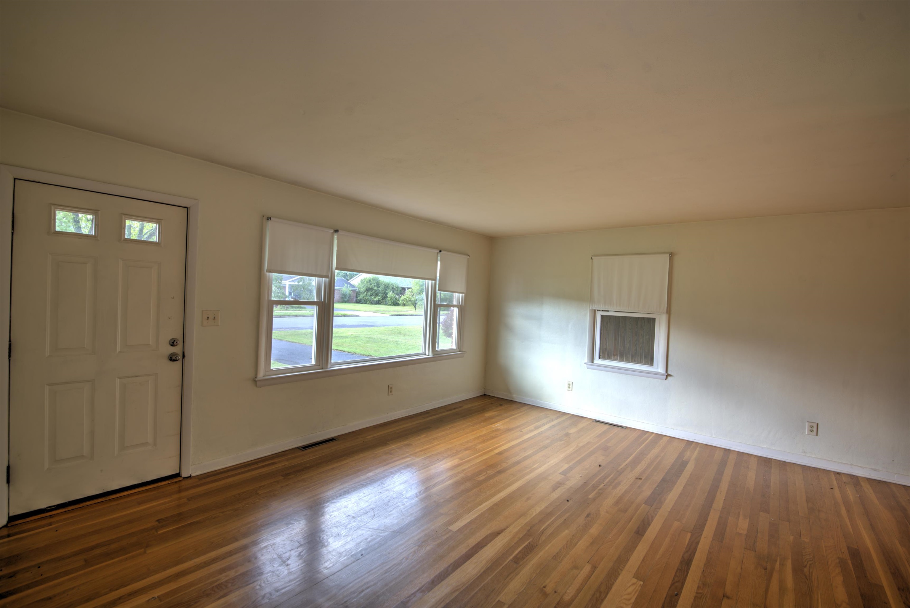 1061 JEFFERSON AVE, WAYNESBORO, Virginia 22980, 4 Bedrooms Bedrooms, ,1 BathroomBathrooms,Residential,1061 JEFFERSON AVE,681508 MLS # 681508 1061 JEFFERSON AVE, WAYNESBORO, Virginia 22980, 4 Bedrooms Bedrooms, ,1 BathroomBathrooms,Residential,1061 JEFFERSON AVE,681508 MLS # 681508