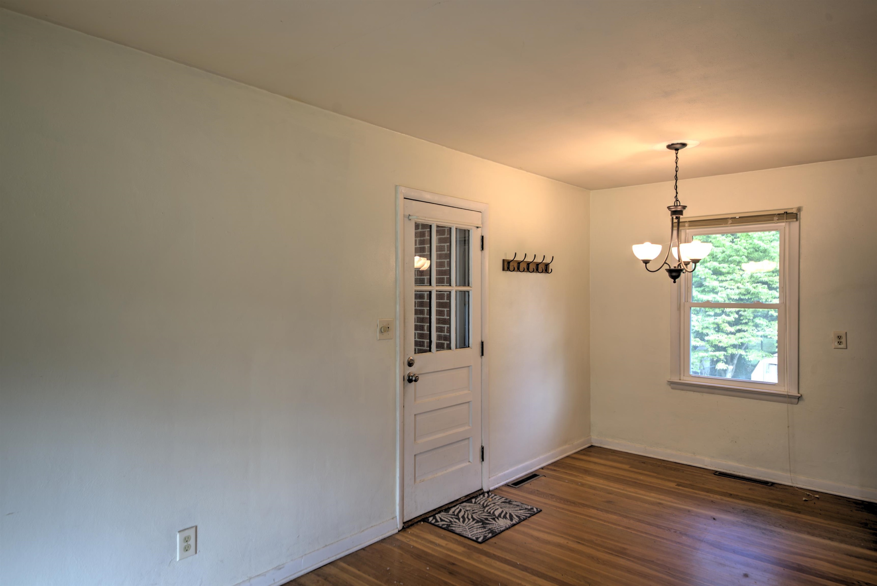 1061 JEFFERSON AVE, WAYNESBORO, Virginia 22980, 4 Bedrooms Bedrooms, ,1 BathroomBathrooms,Residential,1061 JEFFERSON AVE,681508 MLS # 681508 1061 JEFFERSON AVE, WAYNESBORO, Virginia 22980, 4 Bedrooms Bedrooms, ,1 BathroomBathrooms,Residential,1061 JEFFERSON AVE,681508 MLS # 681508