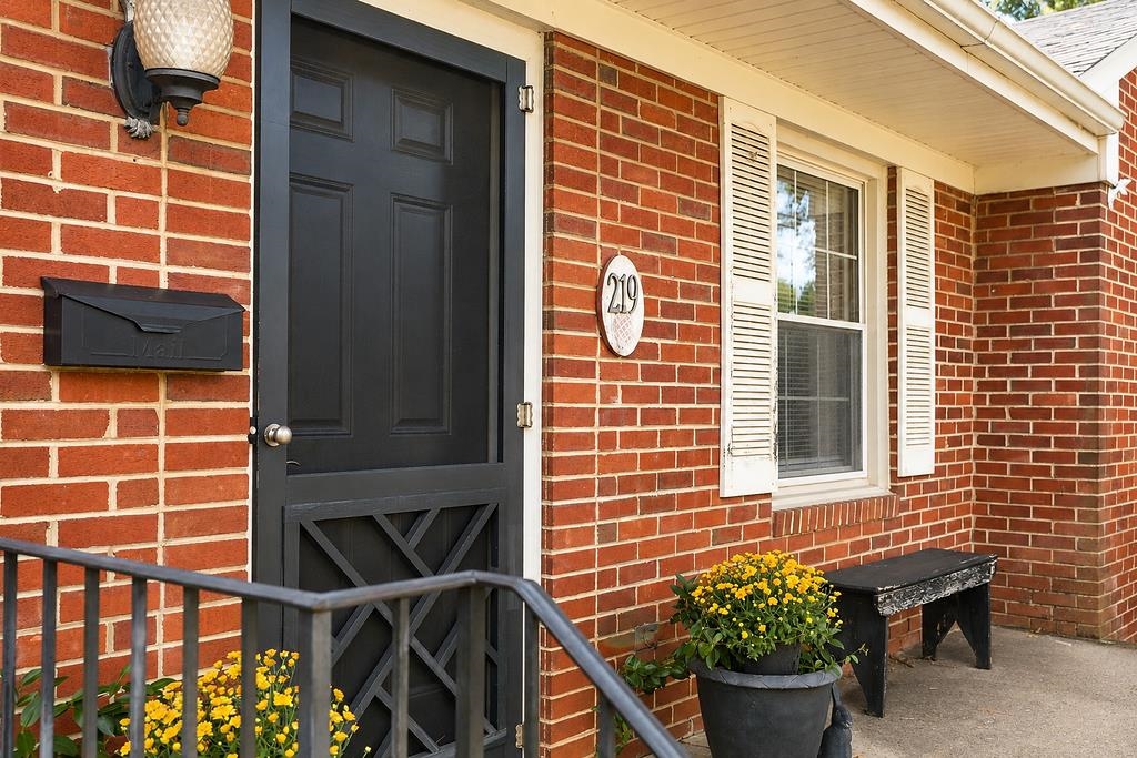 219 ROBIN RD, WAYNESBORO, Virginia 22980, 3 Bedrooms Bedrooms, ,1 BathroomBathrooms,Residential,219 ROBIN RD,681509 MLS # 681509 219 ROBIN RD, WAYNESBORO, Virginia 22980, 3 Bedrooms Bedrooms, ,1 BathroomBathrooms,Residential,219 ROBIN RD,681509 MLS # 681509