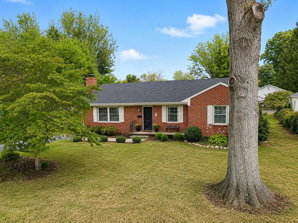 219 ROBIN RD, WAYNESBORO, Virginia 22980, 3 Bedrooms Bedrooms, ,1 BathroomBathrooms,Residential,219 ROBIN RD,681509 MLS # 681509 219 ROBIN RD, WAYNESBORO, Virginia 22980, 3 Bedrooms Bedrooms, ,1 BathroomBathrooms,Residential,219 ROBIN RD,681509 MLS # 681509