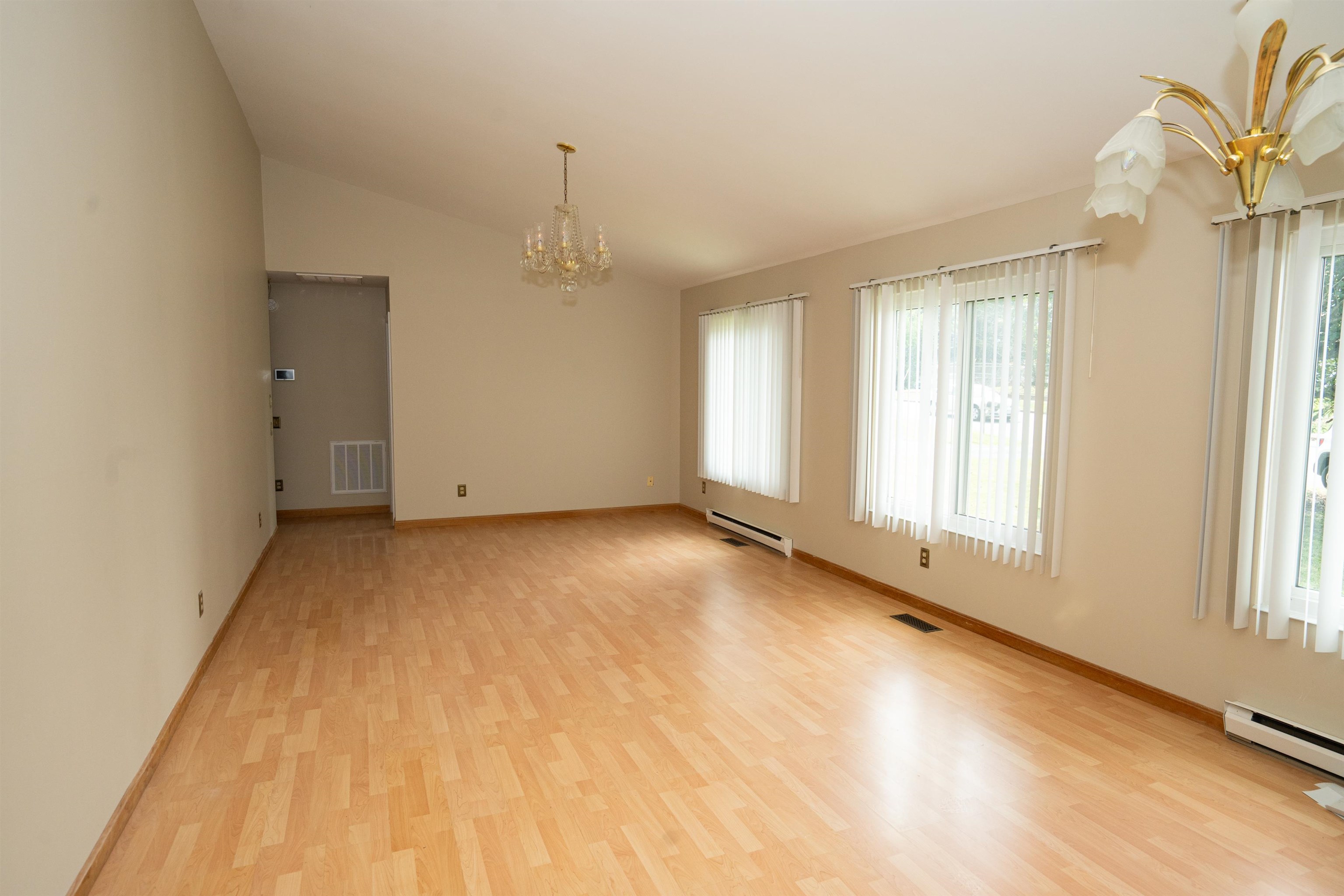 536 E WASHINGTON ST, HARRISONBURG, Virginia 22802, 3 Bedrooms Bedrooms, ,2 BathroomsBathrooms,Residential,536 E WASHINGTON ST,681514 MLS # 681514