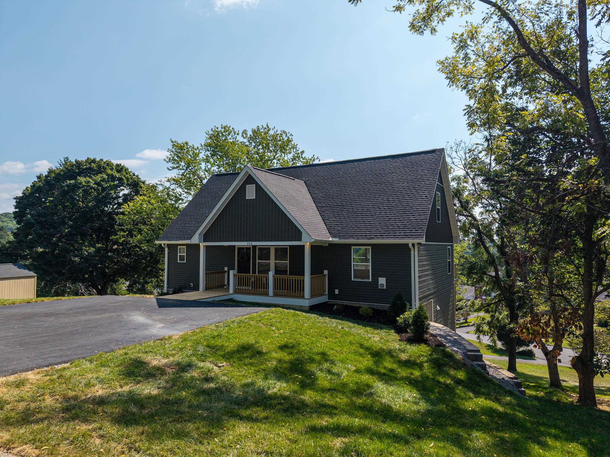 715 HILLCREST DR, STAUNTON, Virginia 24401, 5 Bedrooms Bedrooms, ,3 BathroomsBathrooms,Residential,715 HILLCREST DR,680895 MLS # 680895 715 HILLCREST DR, STAUNTON, Virginia 24401, 5 Bedrooms Bedrooms, ,3 BathroomsBathrooms,Residential,715 HILLCREST DR,680895 MLS # 680895