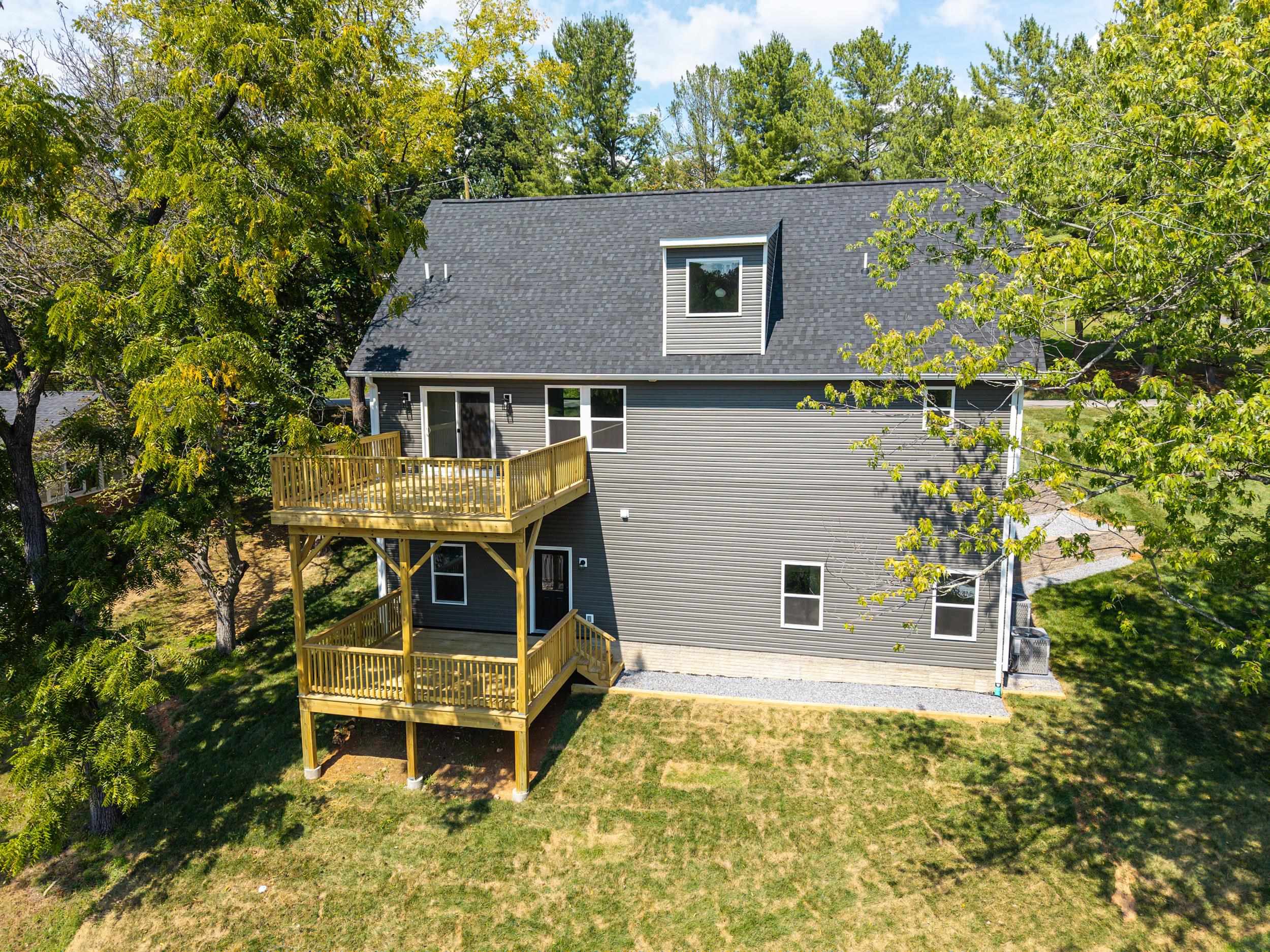 715 HILLCREST DR, STAUNTON, Virginia 24401, 5 Bedrooms Bedrooms, ,3 BathroomsBathrooms,Residential,715 HILLCREST DR,680895 MLS # 680895 715 HILLCREST DR, STAUNTON, Virginia 24401, 5 Bedrooms Bedrooms, ,3 BathroomsBathrooms,Residential,715 HILLCREST DR,680895 MLS # 680895