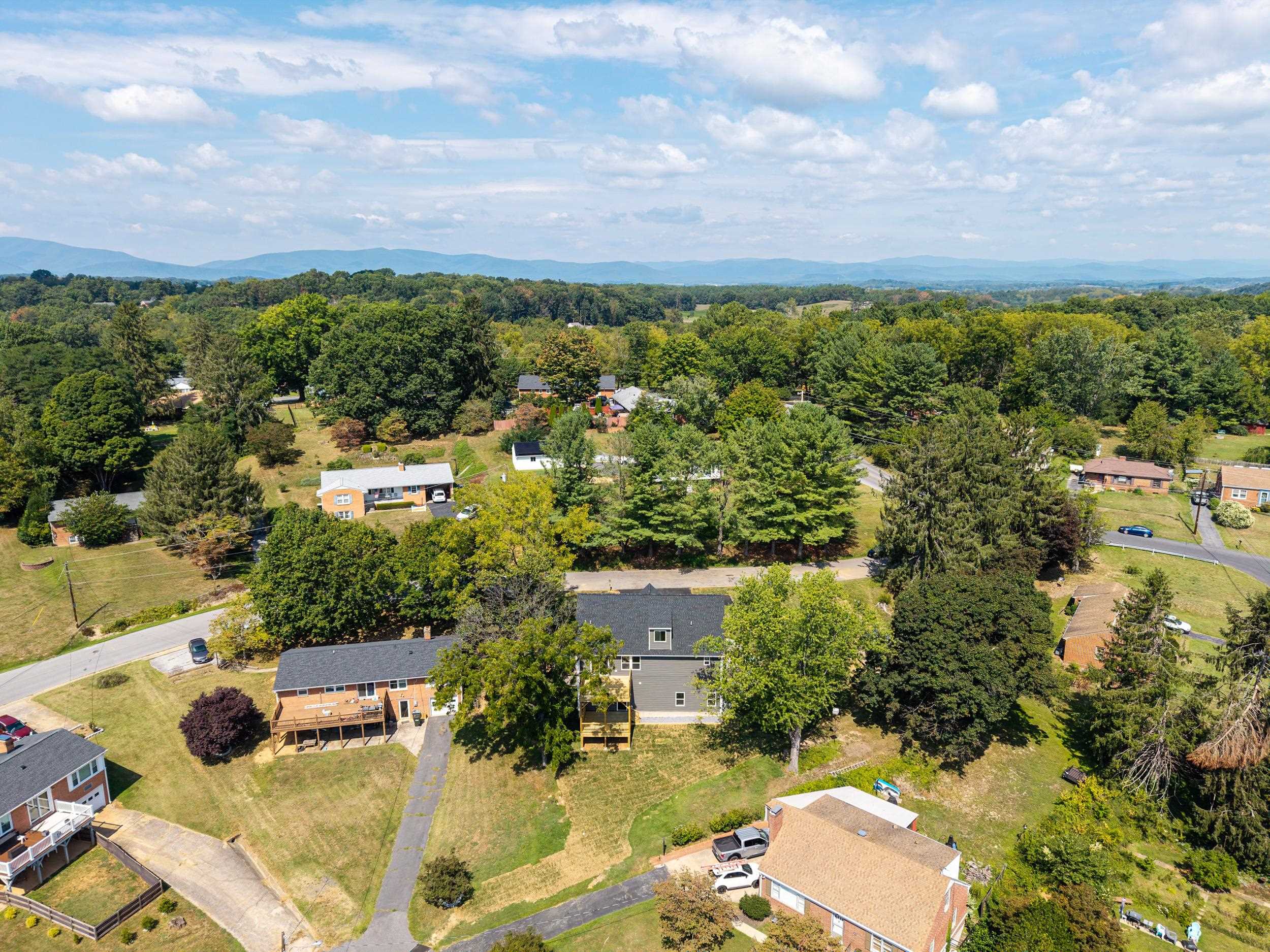 715 HILLCREST DR, STAUNTON, Virginia 24401, 5 Bedrooms Bedrooms, ,3 BathroomsBathrooms,Residential,715 HILLCREST DR,680895 MLS # 680895 715 HILLCREST DR, STAUNTON, Virginia 24401, 5 Bedrooms Bedrooms, ,3 BathroomsBathrooms,Residential,715 HILLCREST DR,680895 MLS # 680895