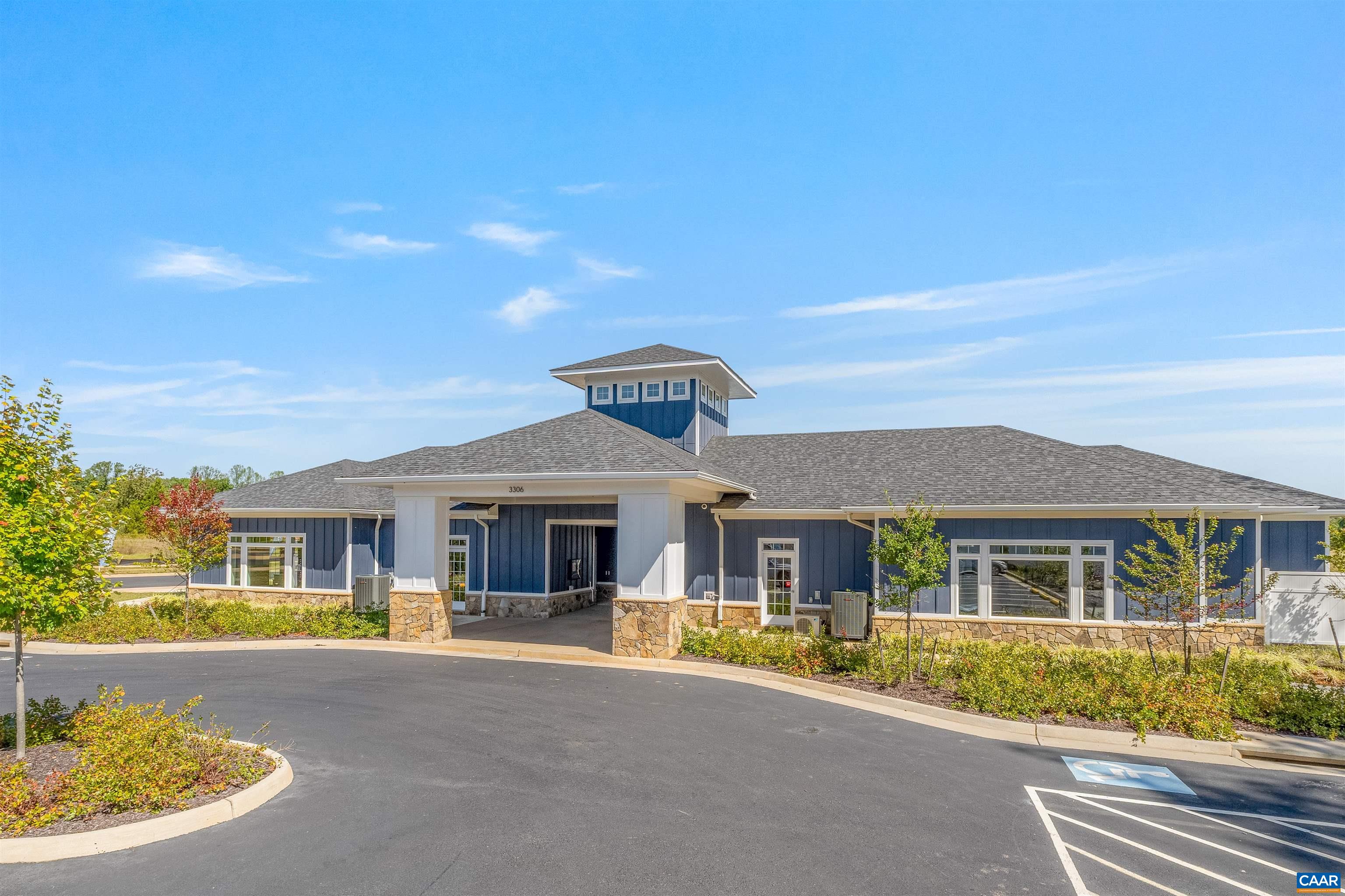 Don't miss noting all the amenities the neighborhood has to offer!