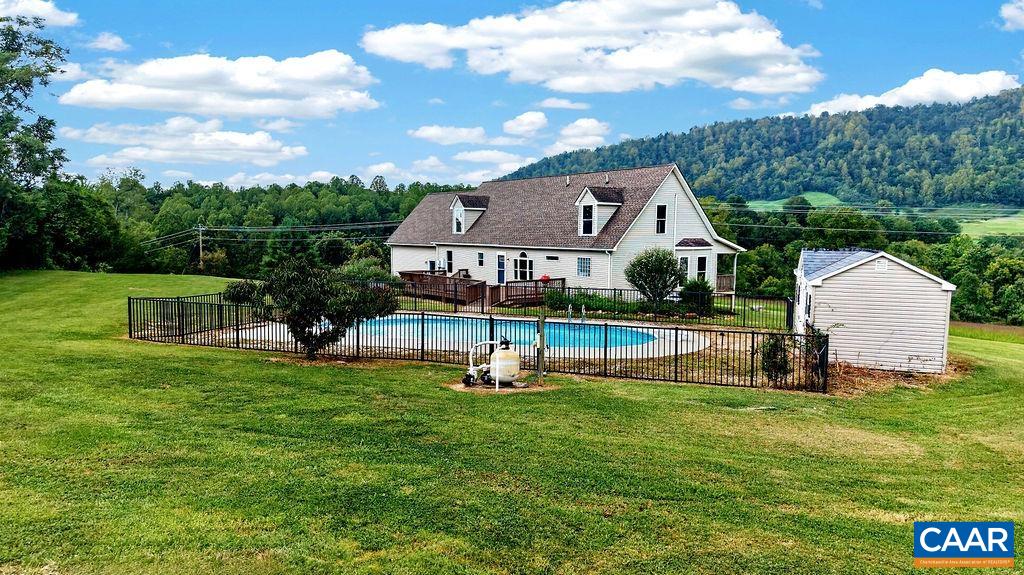 812 STEVENS COVE RD, LOVINGSTON, Virginia 22949, 3 Bedrooms Bedrooms, ,2 BathroomsBathrooms,Residential,812 STEVENS COVE RD,681520 MLS # 681520