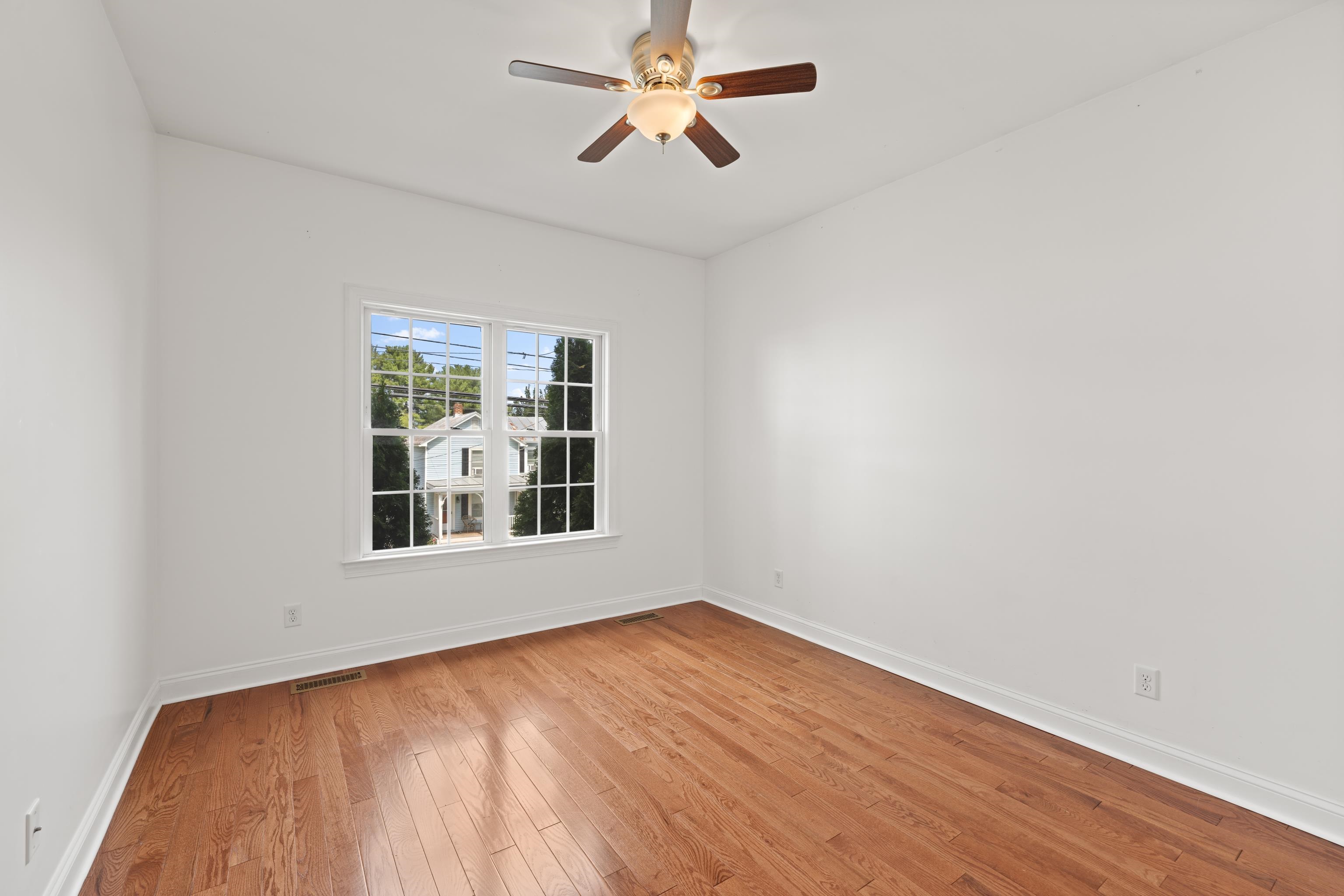 381 MILL ST, DAYTON, Virginia 22821, 3 Bedrooms Bedrooms, ,2 BathroomsBathrooms,Residential,Dayton Charmer,381 MILL ST,681523 MLS # 681523 381 MILL ST, DAYTON, Virginia 22821, 3 Bedrooms Bedrooms, ,2 BathroomsBathrooms,Residential,Dayton Charmer,381 MILL ST,681523 MLS # 681523