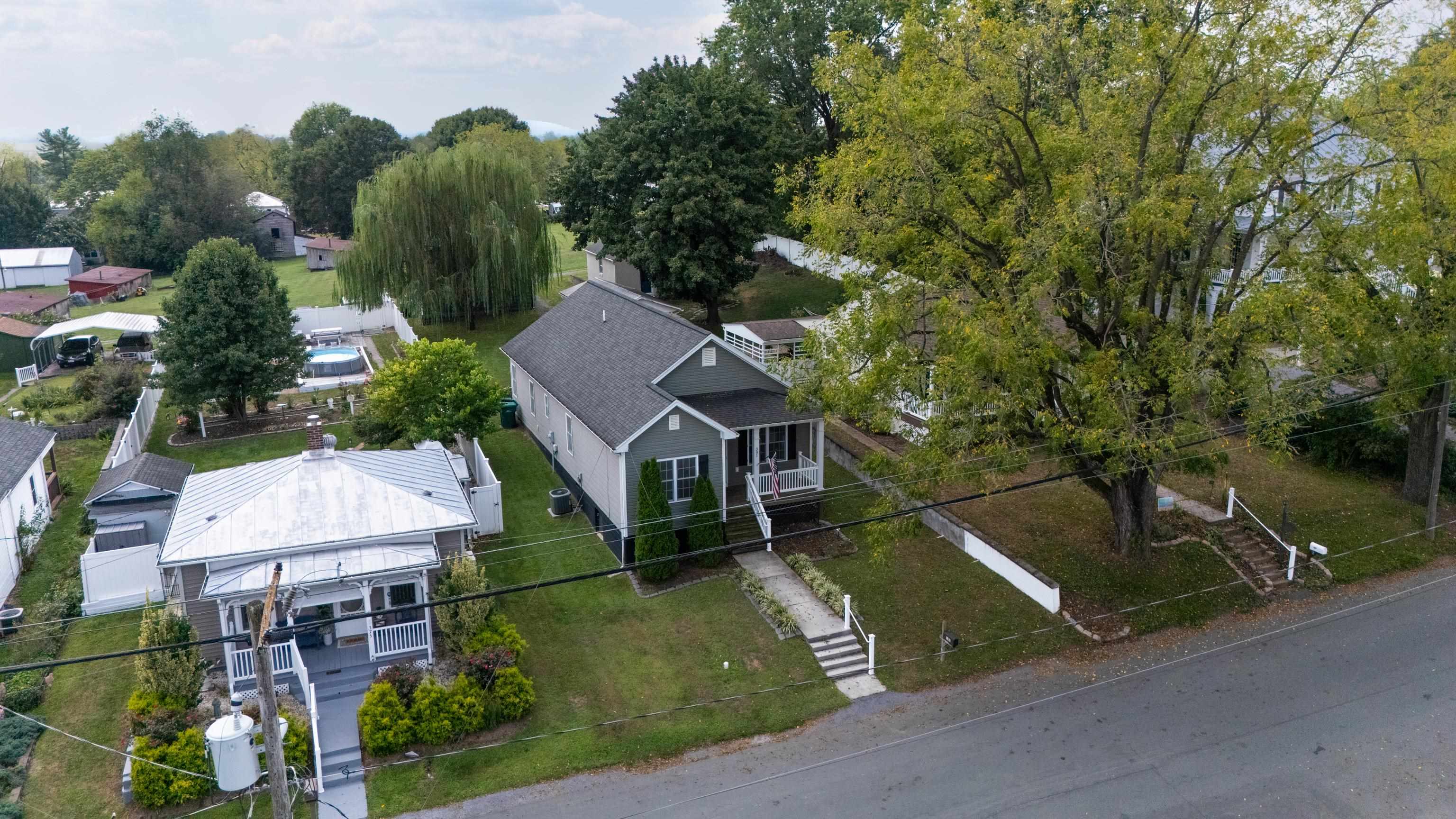 381 MILL ST, DAYTON, Virginia 22821, 3 Bedrooms Bedrooms, ,2 BathroomsBathrooms,Residential,Dayton Charmer,381 MILL ST,681523 MLS # 681523 381 MILL ST, DAYTON, Virginia 22821, 3 Bedrooms Bedrooms, ,2 BathroomsBathrooms,Residential,Dayton Charmer,381 MILL ST,681523 MLS # 681523