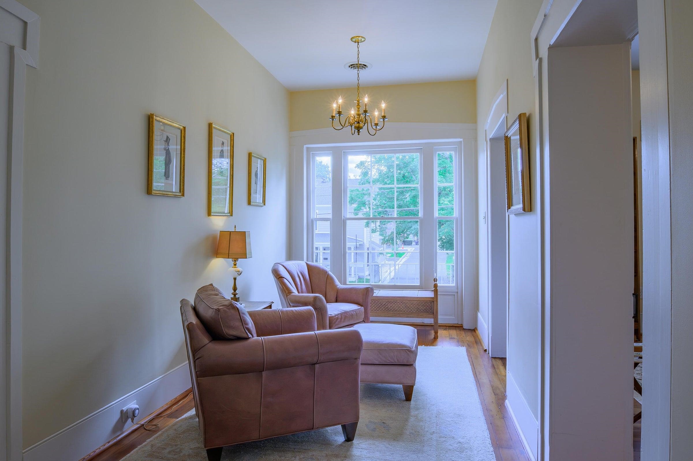 Sitting area between 2 bedrooms. Sitting area between 2 bedrooms.