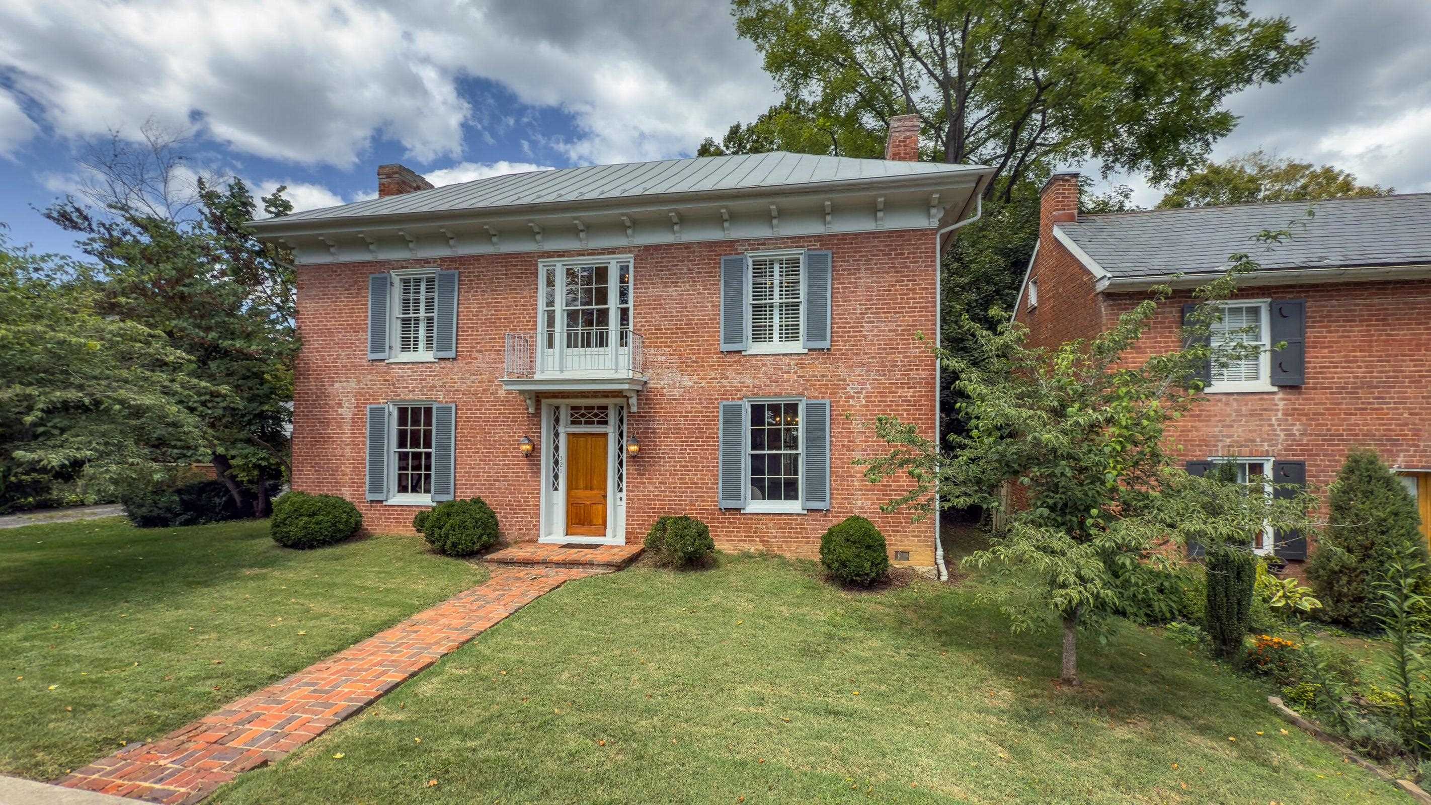 Landscaped with boxwoods, dogwoods, dogwood trees and new grass. Landscaped with boxwoods, dogwoods, dogwood trees and new grass.