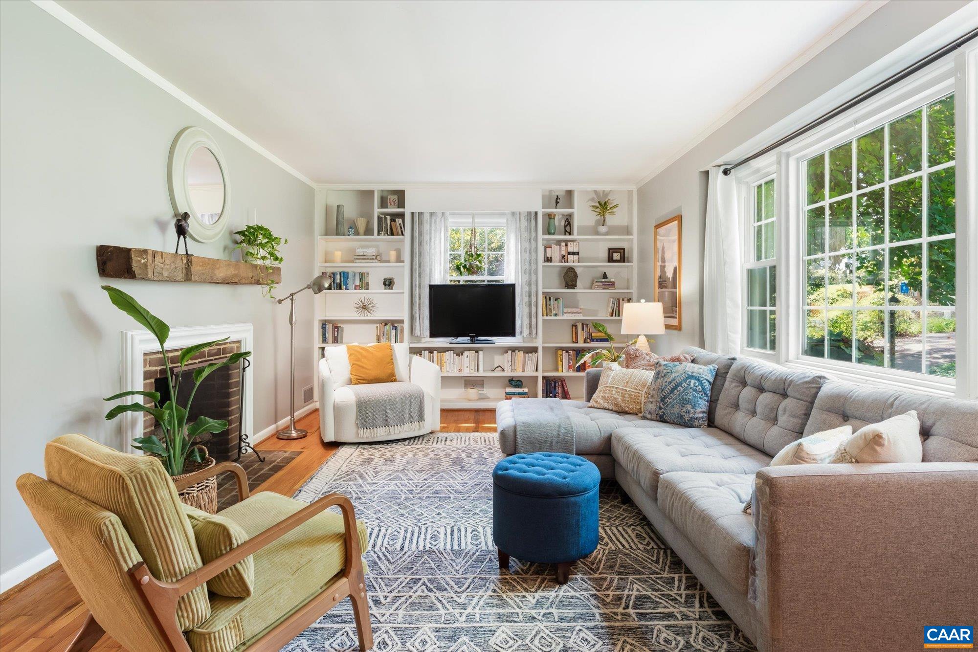 A spacious room great for movies, parties and cozying up with a book. A spacious room great for movies, parties and cozying up with a book.