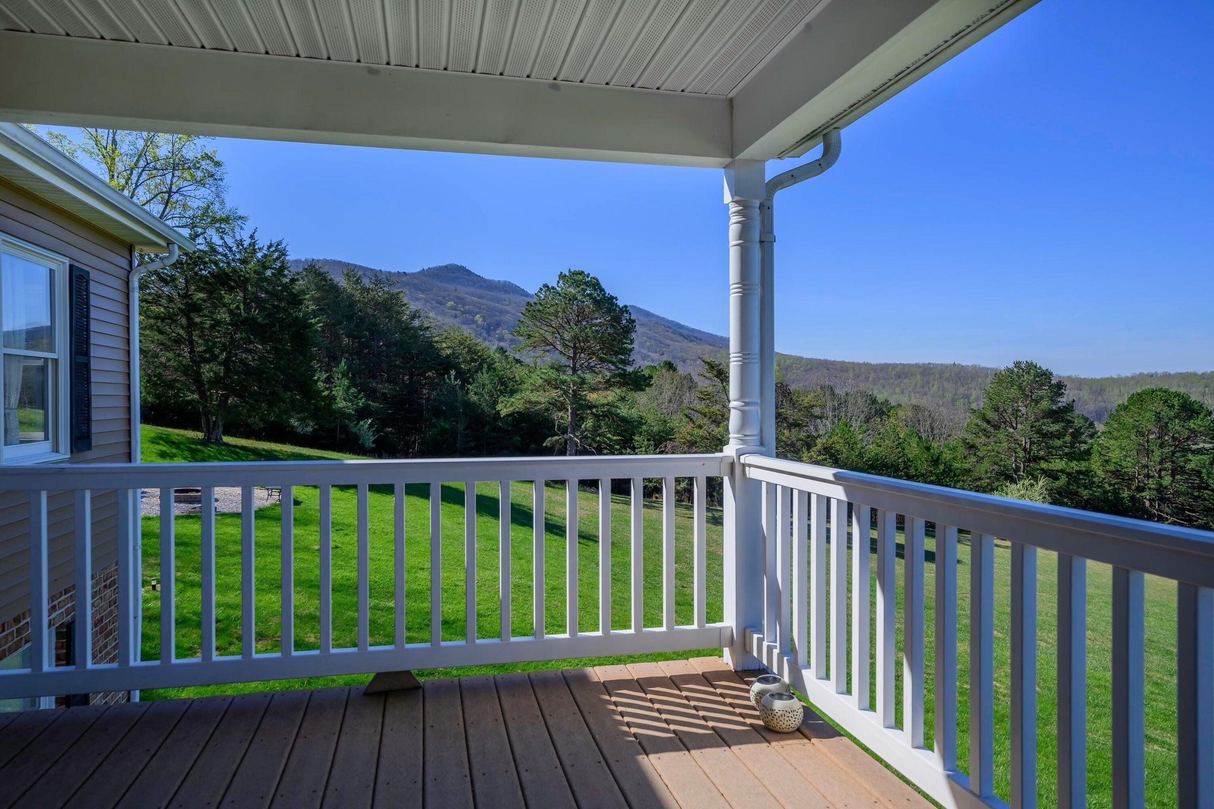 Looking south along the unbroken chain of the Blue Ridge Mountains.