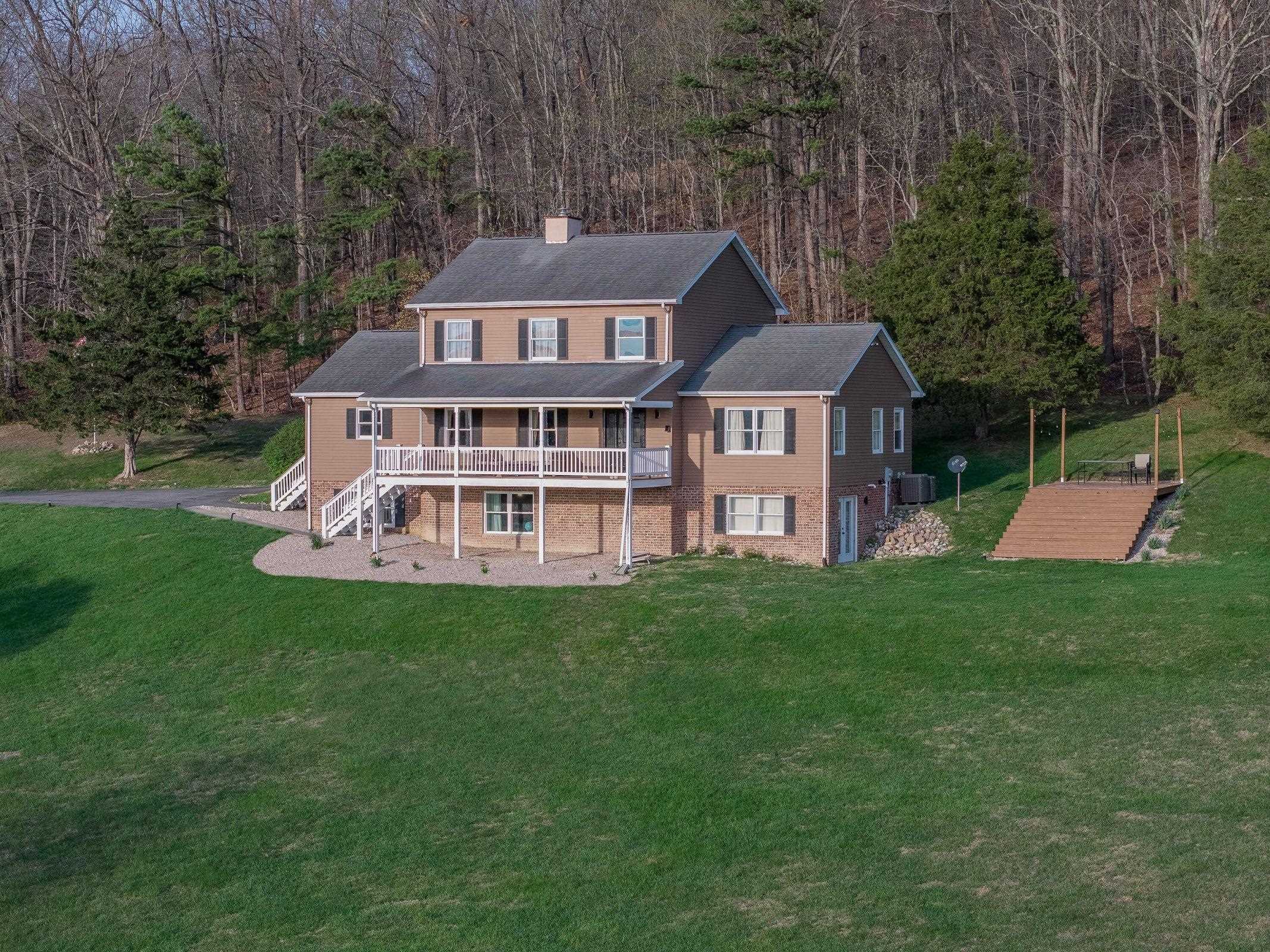 Only 15 minutes from Lexington.