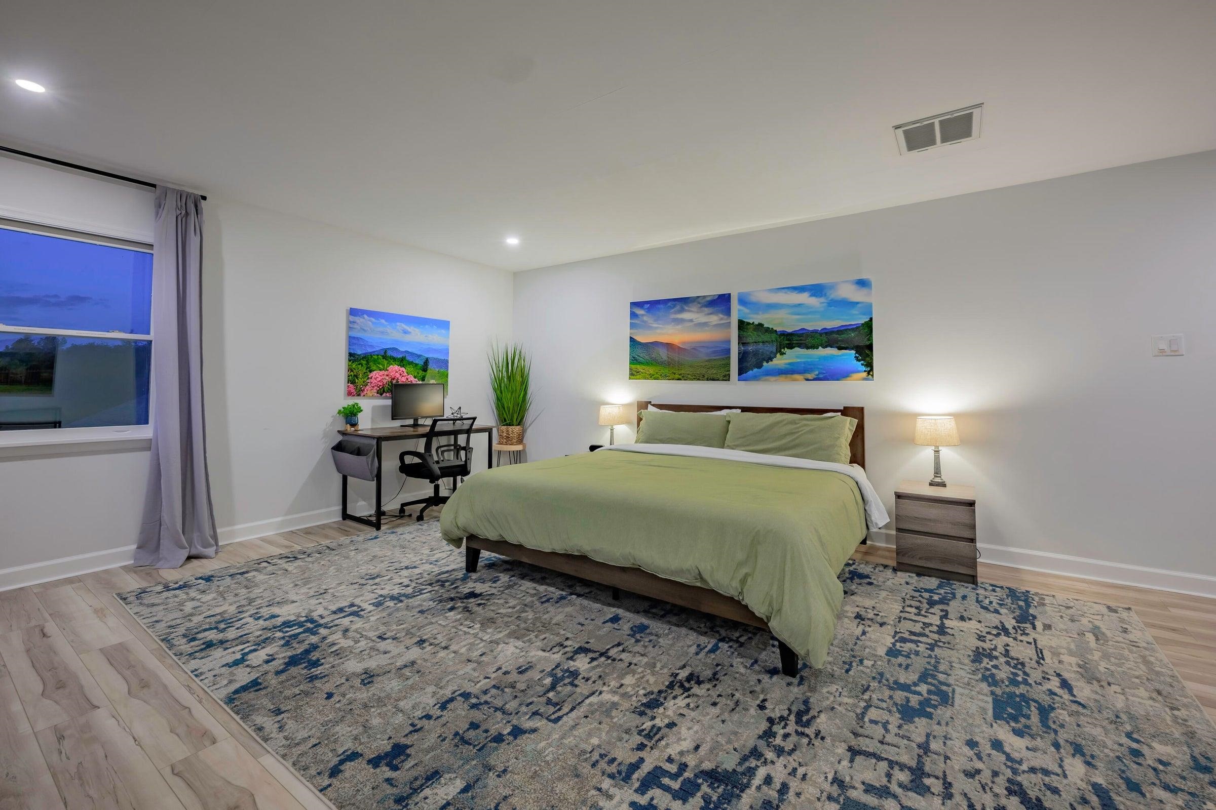 Laminate floors and Queen bed.