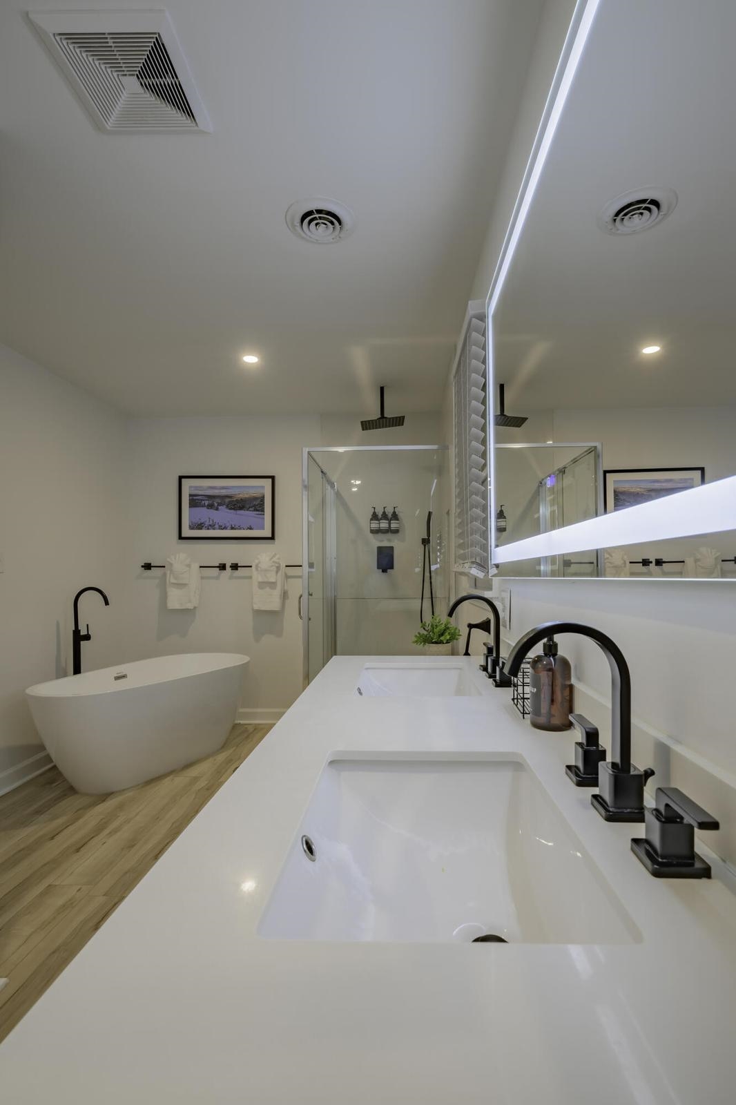 Close up of the vanity. All new bathroom!!