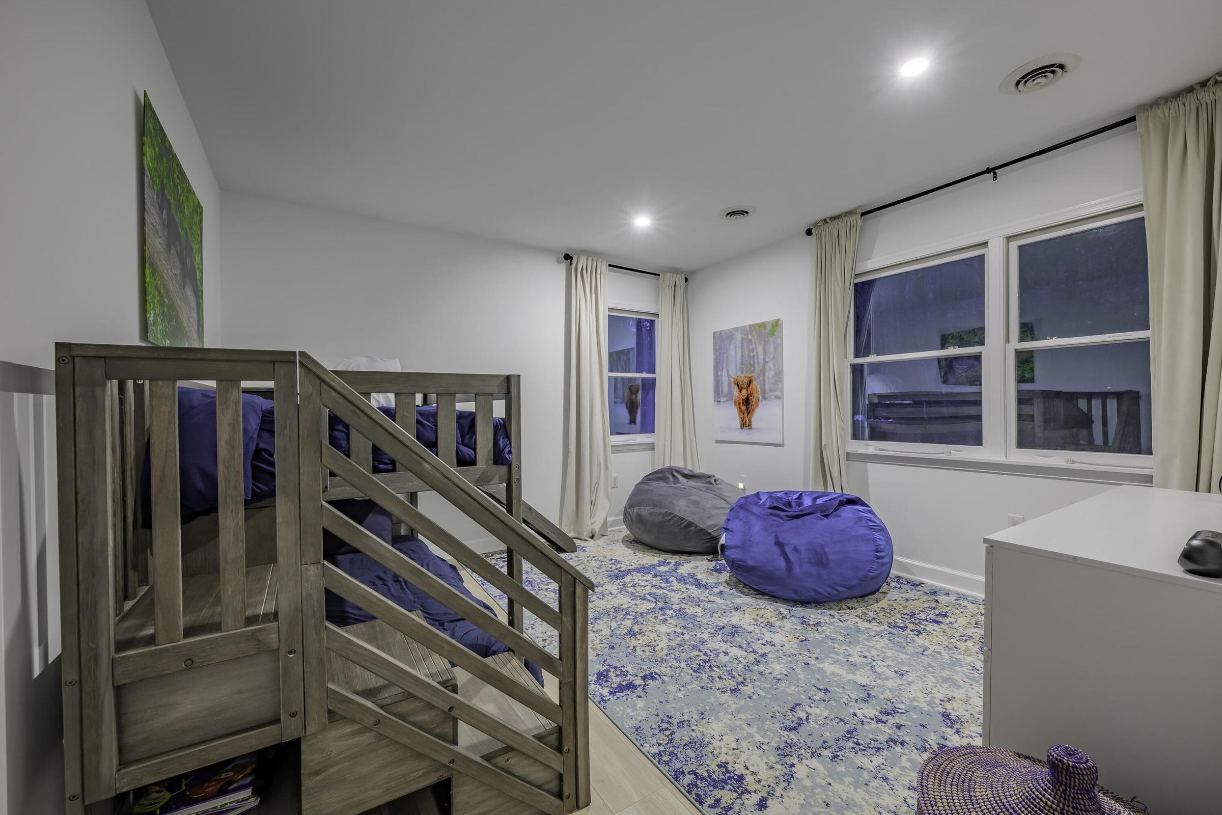 2nd floor bedroom or office. Yours to decide.