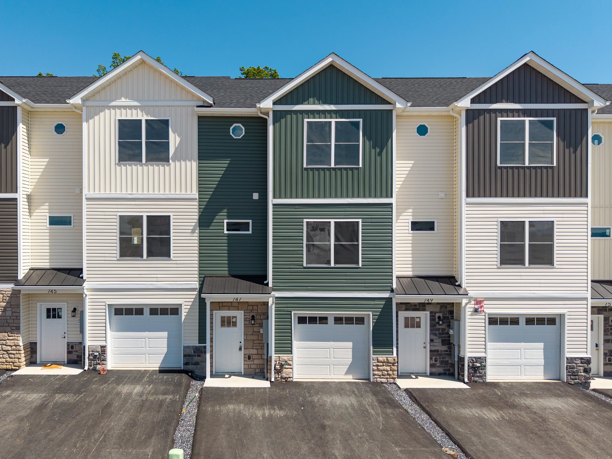 747 ZEPHYR DR, ROCKINGHAM, Virginia 22801, 3 Bedrooms Bedrooms, ,3 BathroomsBathrooms,Residential,747 ZEPHYR DR,681549 MLS # 681549