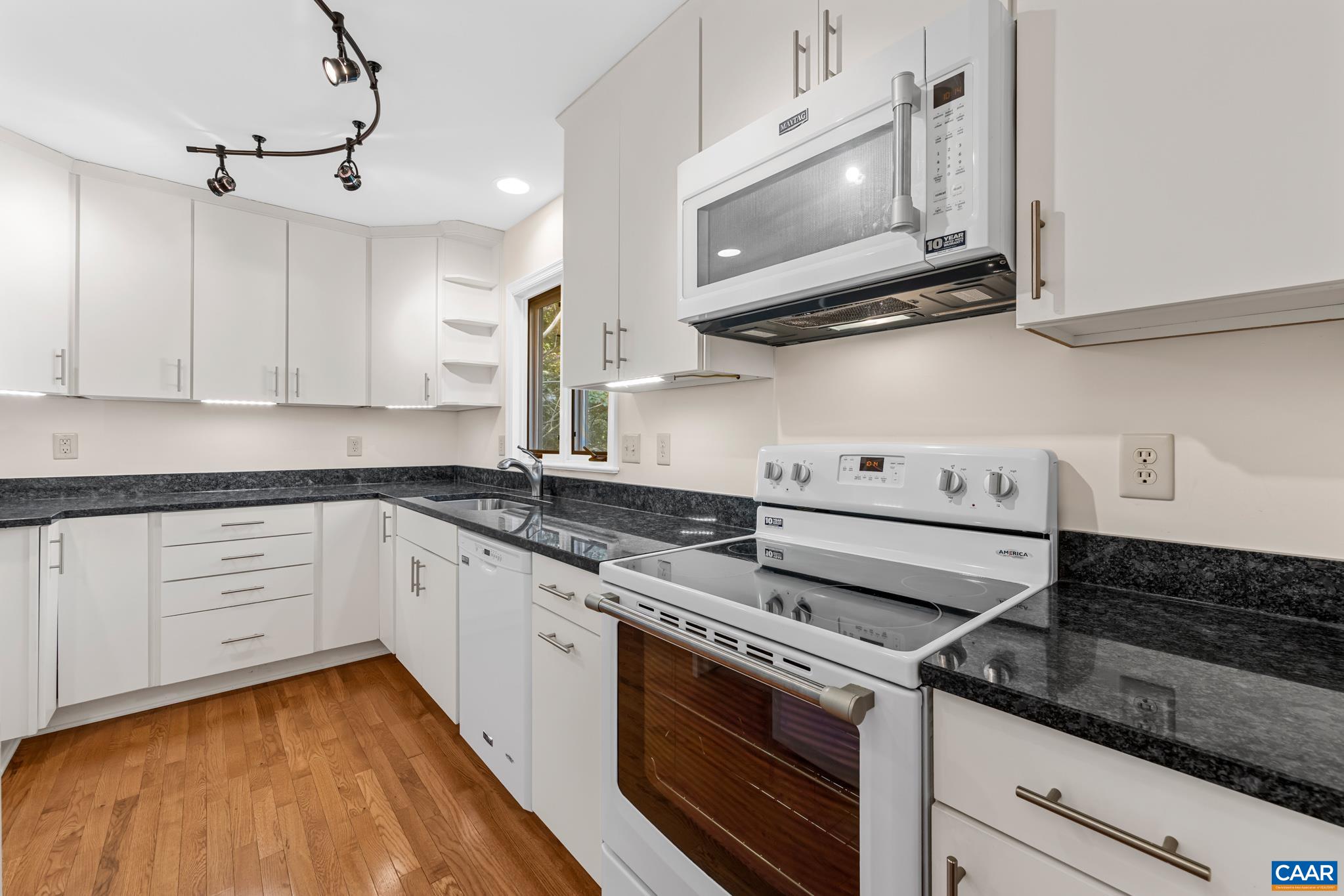 1259 BRANCHLANDS DR, CHARLOTTESVILLE, Virginia 22901, 3 Bedrooms Bedrooms, ,3 BathroomsBathrooms,Residential,Branchlands Townhome in Garden Court,1259 BRANCHLANDS DR,681550 MLS # 681550