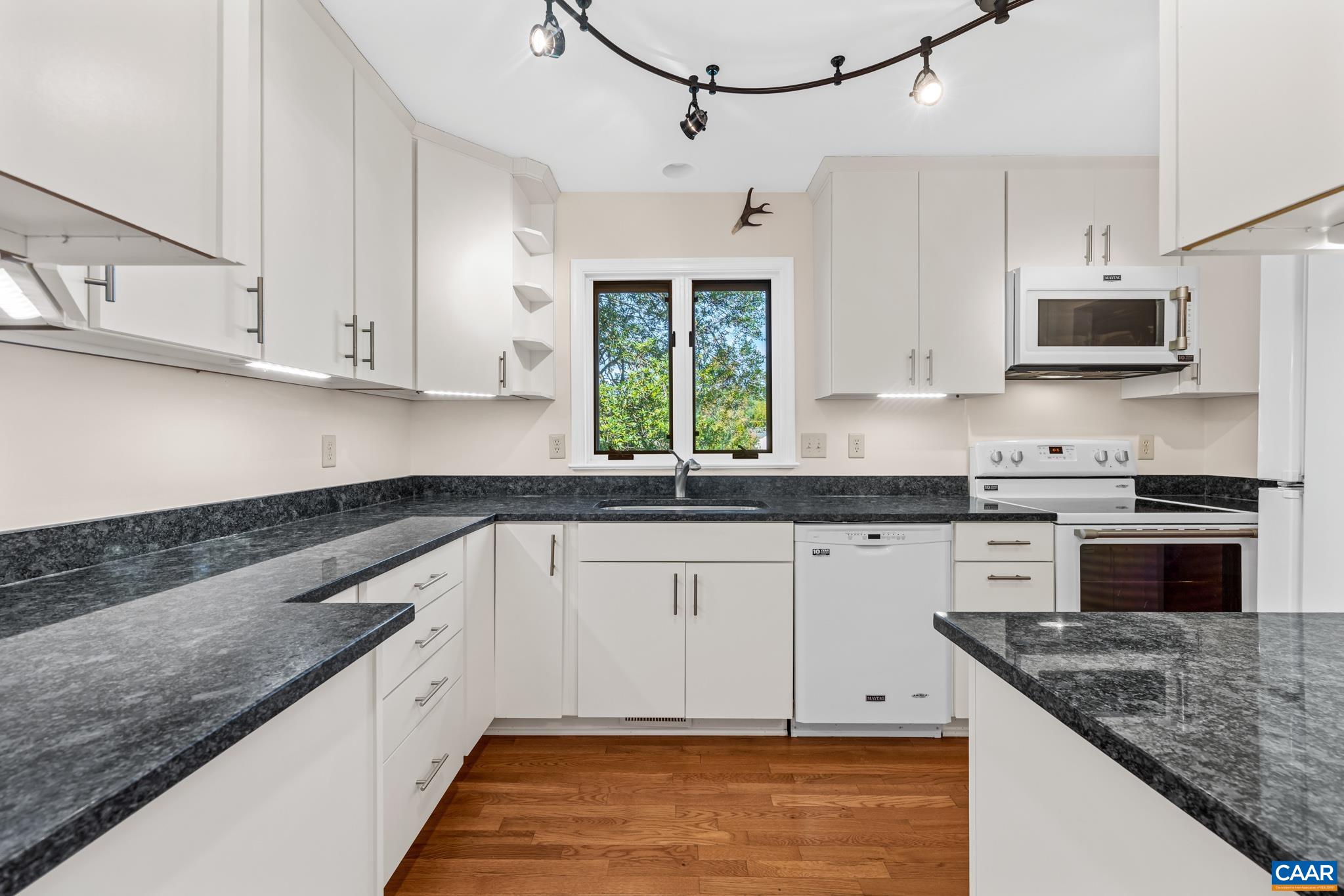1259 BRANCHLANDS DR, CHARLOTTESVILLE, Virginia 22901, 3 Bedrooms Bedrooms, ,3 BathroomsBathrooms,Residential,Branchlands Townhome in Garden Court,1259 BRANCHLANDS DR,681550 MLS # 681550