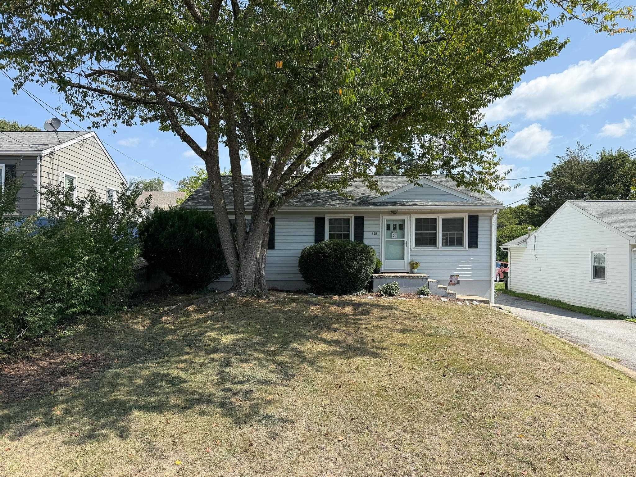 121 FRASER LN, STAUNTON, Virginia 24401, 3 Bedrooms Bedrooms, ,1 BathroomBathrooms,Residential,121 FRASER LN,681557 MLS # 681557 121 FRASER LN, STAUNTON, Virginia 24401, 3 Bedrooms Bedrooms, ,1 BathroomBathrooms,Residential,121 FRASER LN,681557 MLS # 681557