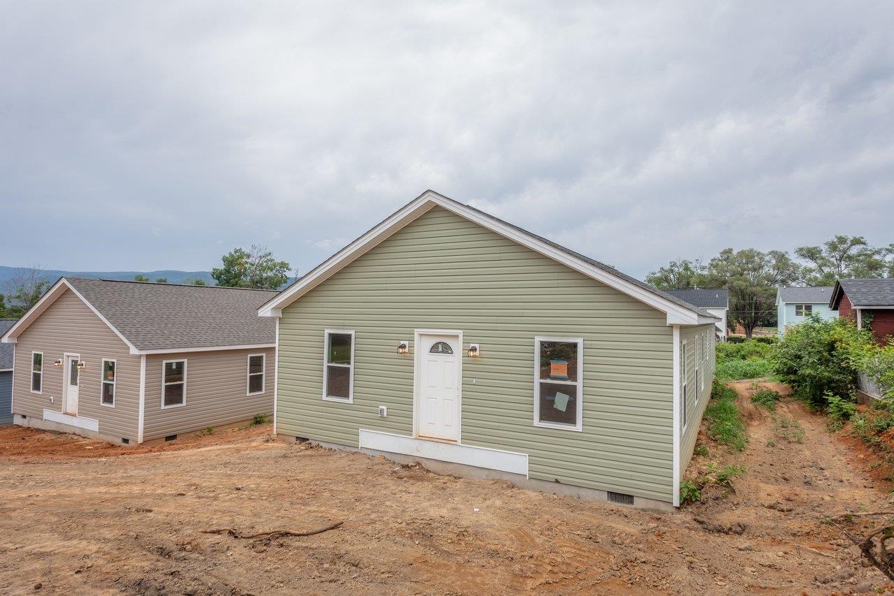 395 TRENTON AVE, SHENANDOAH, Virginia 22849, 4 Bedrooms Bedrooms, ,2 BathroomsBathrooms,Residential,395 TRENTON AVE,679837 MLS # 679837 395 TRENTON AVE, SHENANDOAH, Virginia 22849, 4 Bedrooms Bedrooms, ,2 BathroomsBathrooms,Residential,395 TRENTON AVE,679837 MLS # 679837