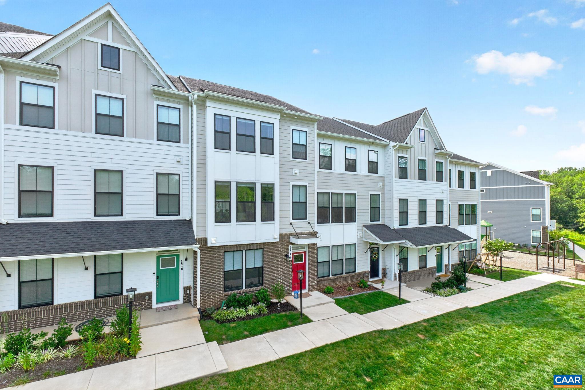 There are numerous guest parking spaces at each end of this townhome block There are numerous guest parking spaces at each end of this townhome block