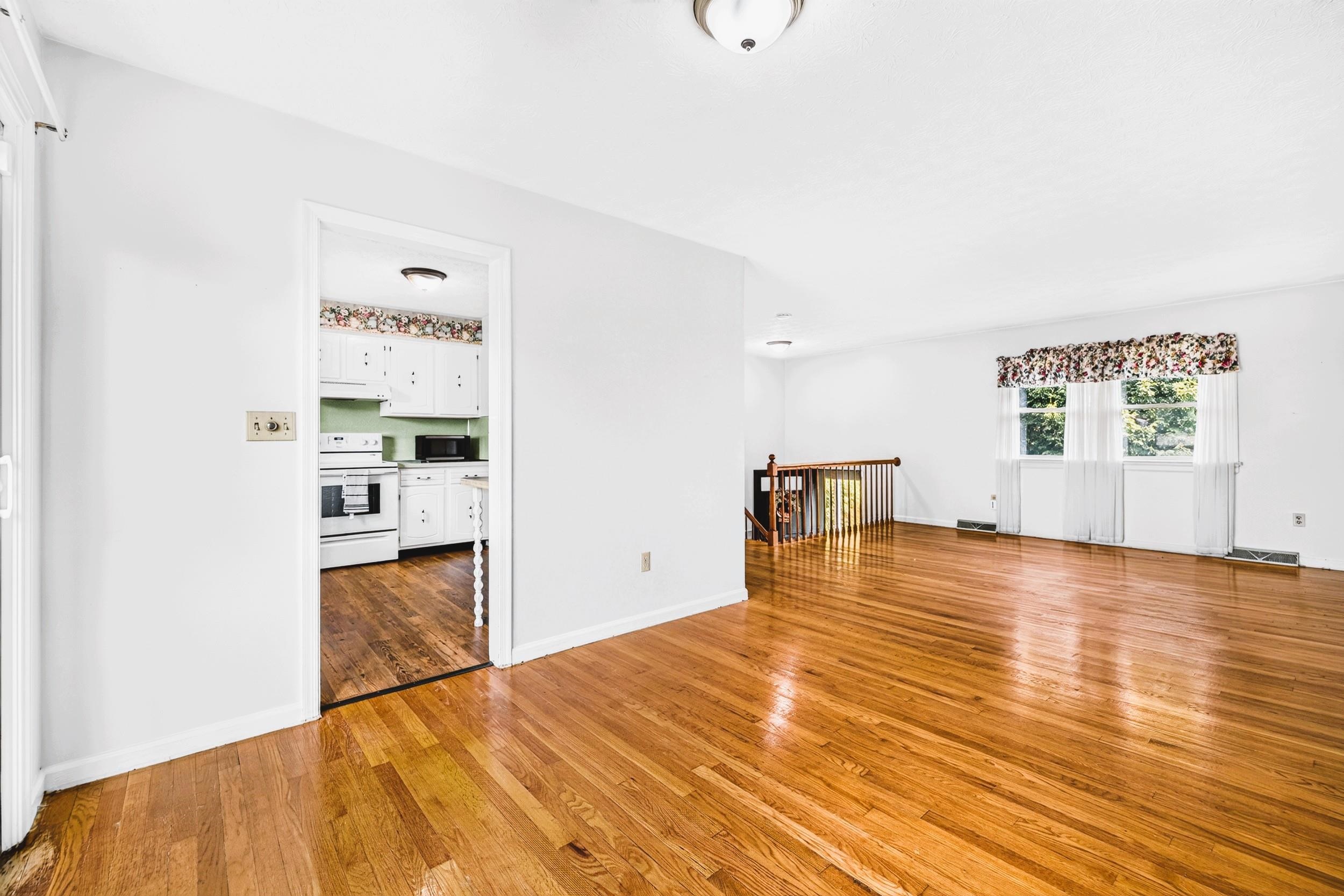 315 7TH ST, HARRISONBURG, Virginia 22802, 4 Bedrooms Bedrooms, ,2 BathroomsBathrooms,Residential,315 7TH ST,681566 MLS # 681566 315 7TH ST, HARRISONBURG, Virginia 22802, 4 Bedrooms Bedrooms, ,2 BathroomsBathrooms,Residential,315 7TH ST,681566 MLS # 681566