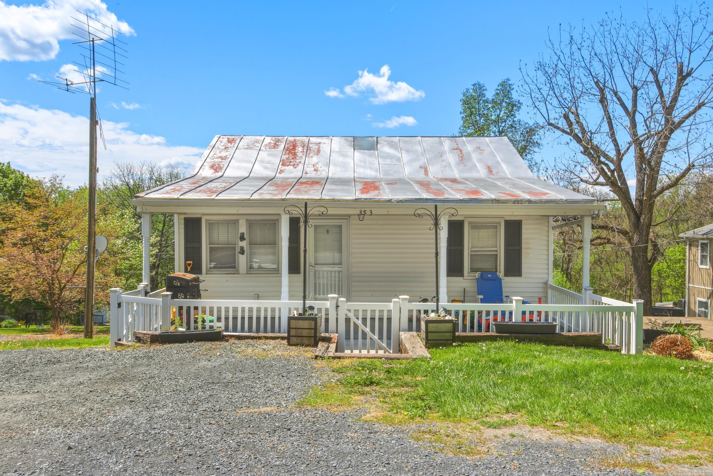 353 TURKEY KNOB RD, QUICKSBURG, Virginia 22847, 2 Bedrooms Bedrooms, ,2 BathroomsBathrooms,Residential,353 TURKEY KNOB RD,681578 MLS # 681578