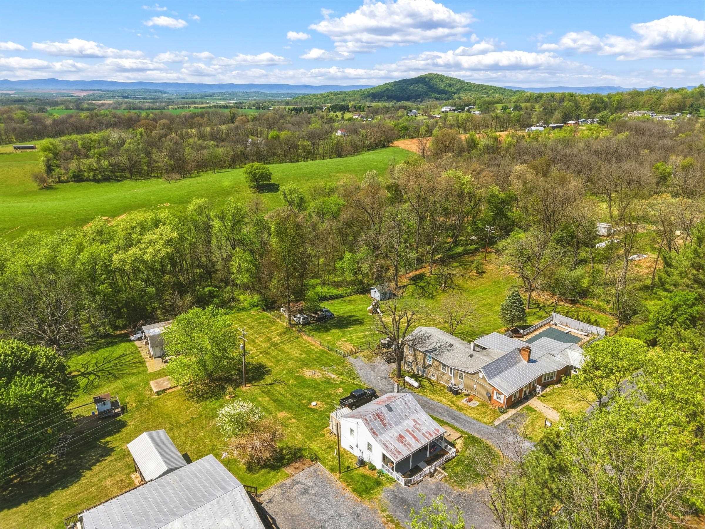 353 TURKEY KNOB RD, QUICKSBURG, Virginia 22847, 2 Bedrooms Bedrooms, ,2 BathroomsBathrooms,Residential,353 TURKEY KNOB RD,681578 MLS # 681578
