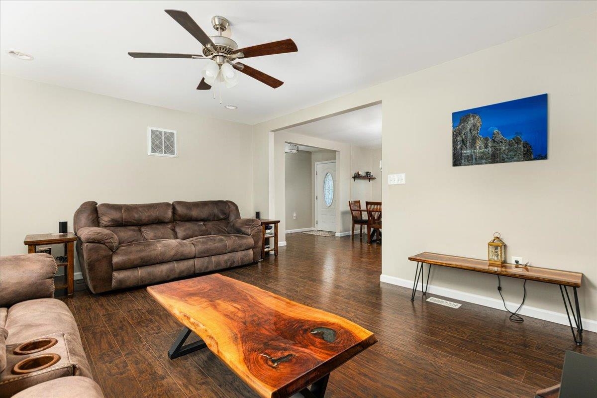 325 CHERRY ST, TIMBERVILLE, Virginia 22853, 3 Bedrooms Bedrooms, ,2 BathroomsBathrooms,Residential,325 CHERRY ST,681587 MLS # 681587 325 CHERRY ST, TIMBERVILLE, Virginia 22853, 3 Bedrooms Bedrooms, ,2 BathroomsBathrooms,Residential,325 CHERRY ST,681587 MLS # 681587
