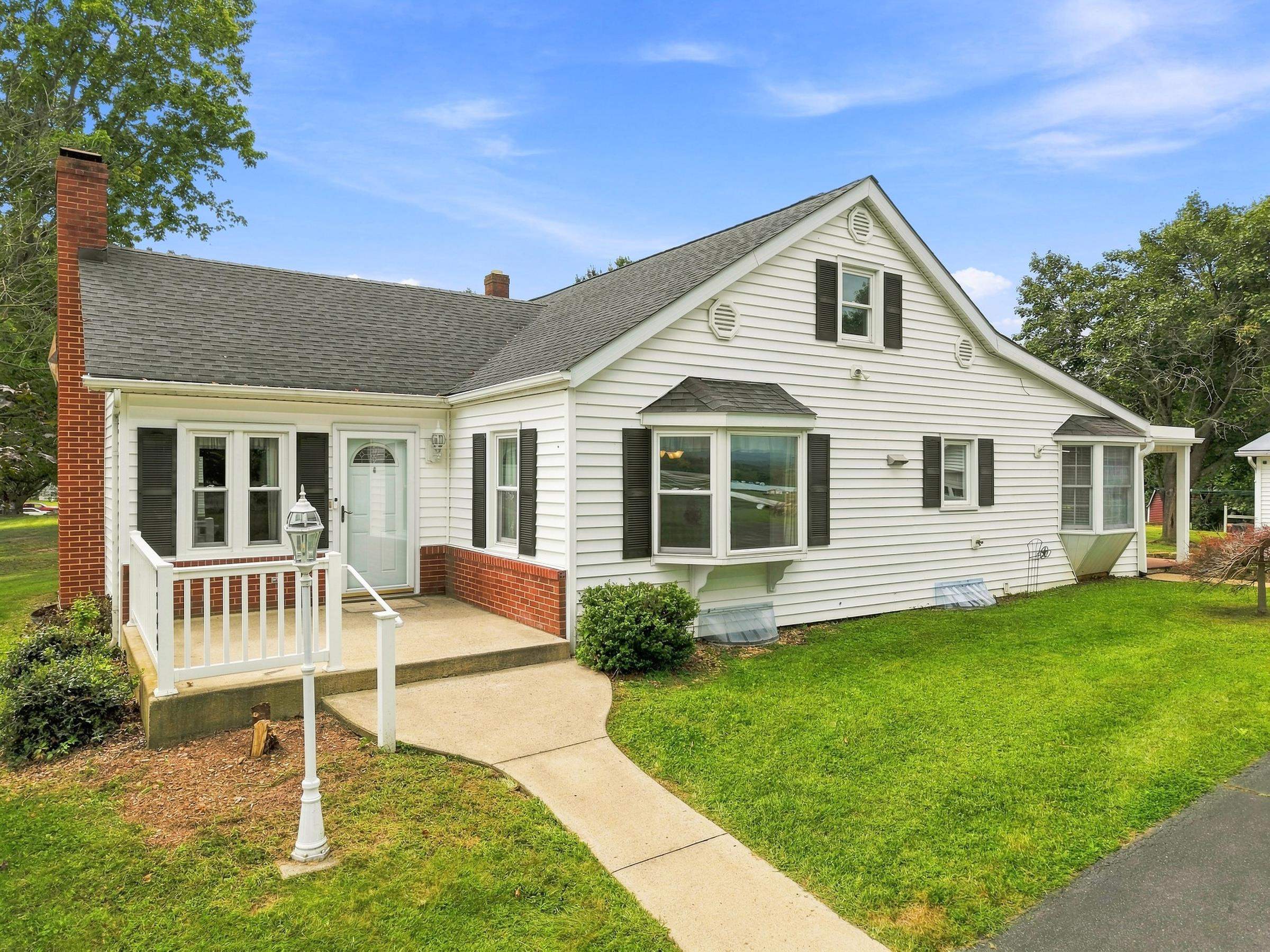 1749 GEORGETOWN RD, MOUNT JACKSON, Virginia 22842, 4 Bedrooms Bedrooms, ,2 BathroomsBathrooms,Residential,1749 GEORGETOWN RD,681598 MLS # 681598