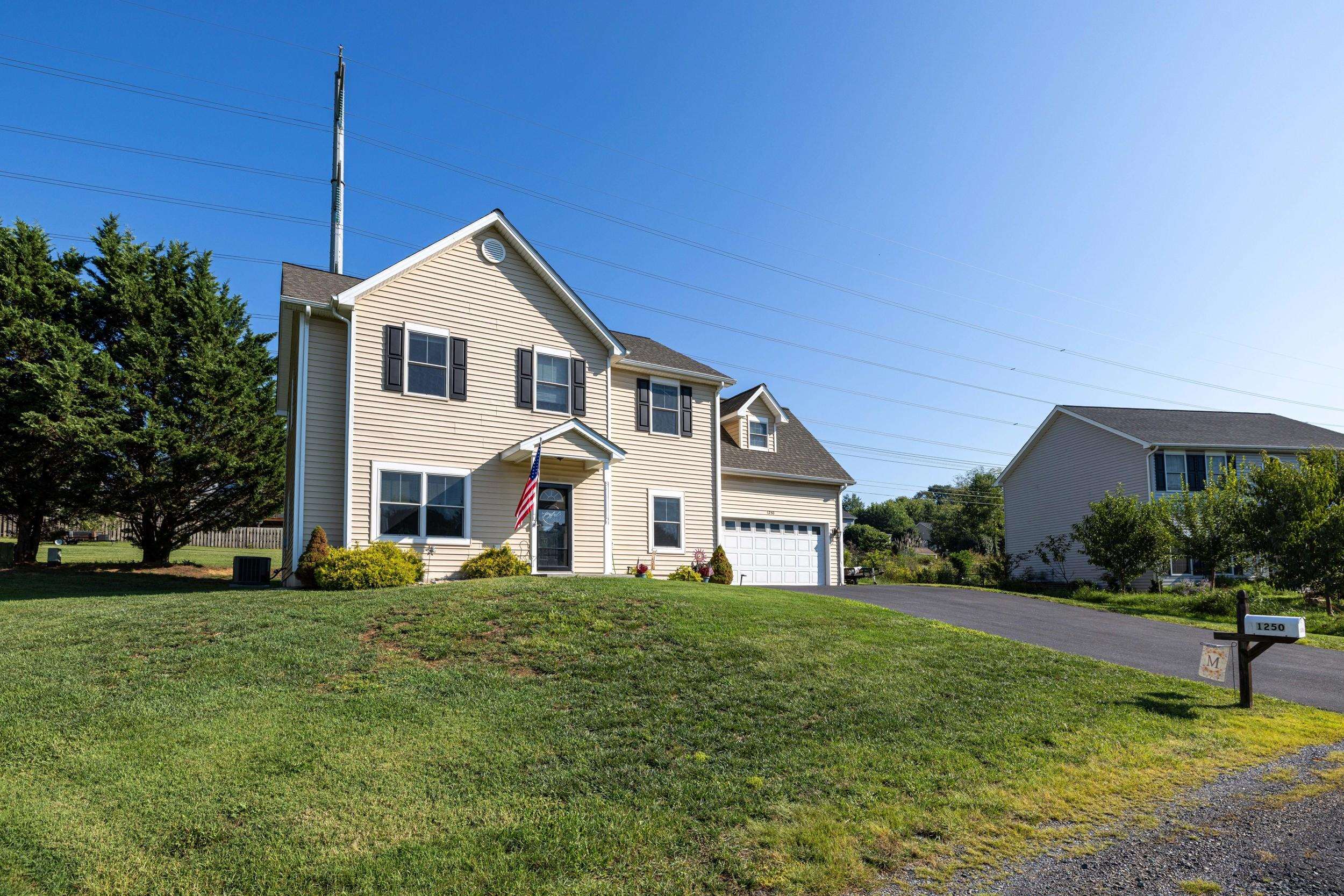 1250 COTTAGE LANE RD, ROCKINGHAM, Virginia 22801, 4 Bedrooms Bedrooms, ,2 BathroomsBathrooms,Residential,1250 COTTAGE LANE RD,681599 MLS # 681599