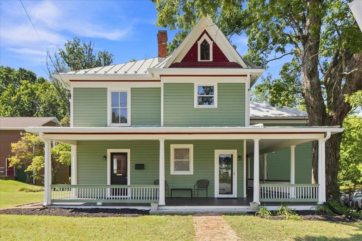 944 SUDBURY ST, STAUNTON, Virginia 24401, 4 Bedrooms Bedrooms, ,3 BathroomsBathrooms,Residential,From downtown on Beverly, left on Montgomery Ave. ,944 SUDBURY ST,681617 MLS # 681617 944 SUDBURY ST, STAUNTON, Virginia 24401, 4 Bedrooms Bedrooms, ,3 BathroomsBathrooms,Residential,From downtown on Beverly, left on Montgomery Ave. ,944 SUDBURY ST,681617 MLS # 681617