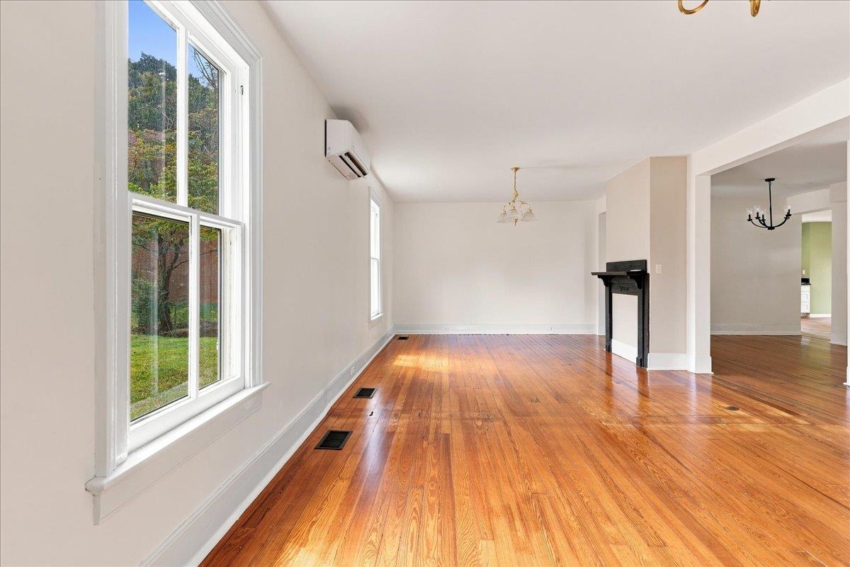 944 SUDBURY ST, STAUNTON, Virginia 24401, 4 Bedrooms Bedrooms, ,3 BathroomsBathrooms,Residential,From downtown on Beverly, left on Montgomery Ave. ,944 SUDBURY ST,681617 MLS # 681617 944 SUDBURY ST, STAUNTON, Virginia 24401, 4 Bedrooms Bedrooms, ,3 BathroomsBathrooms,Residential,From downtown on Beverly, left on Montgomery Ave. ,944 SUDBURY ST,681617 MLS # 681617