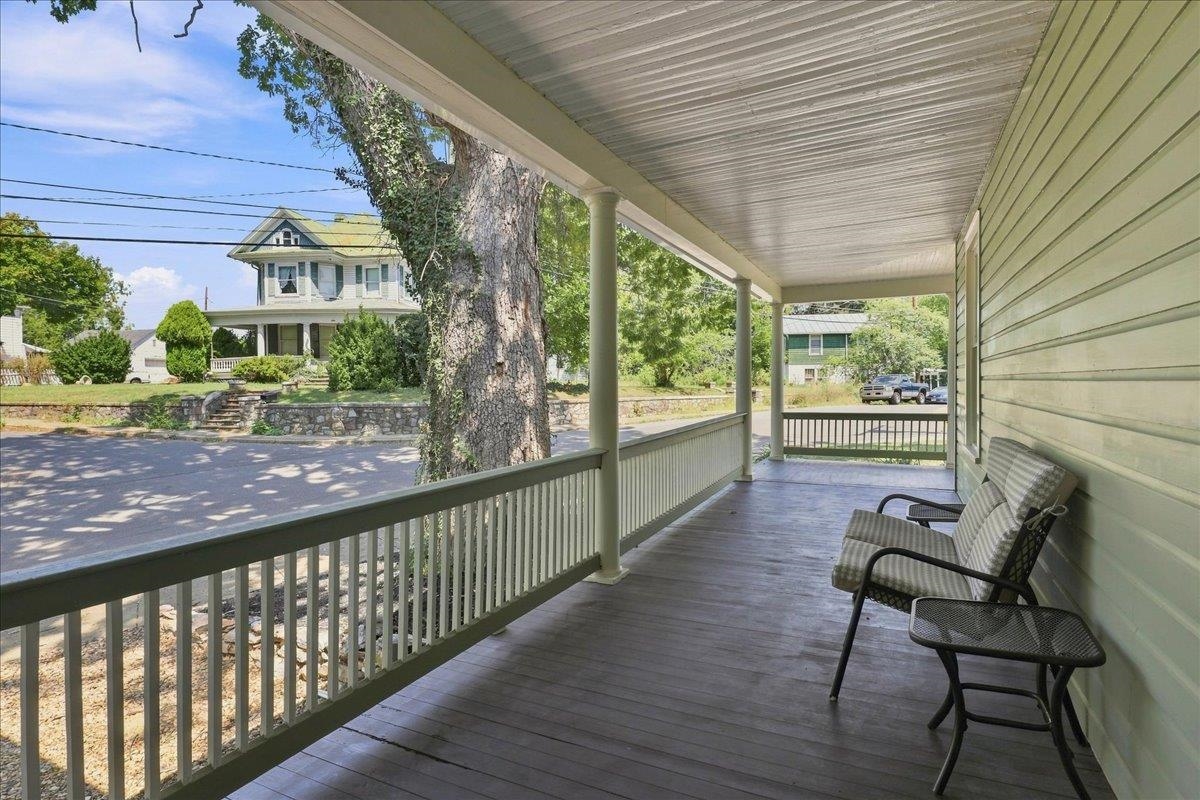 944 SUDBURY ST, STAUNTON, Virginia 24401, 4 Bedrooms Bedrooms, ,3 BathroomsBathrooms,Residential,From downtown on Beverly, left on Montgomery Ave. ,944 SUDBURY ST,681617 MLS # 681617 944 SUDBURY ST, STAUNTON, Virginia 24401, 4 Bedrooms Bedrooms, ,3 BathroomsBathrooms,Residential,From downtown on Beverly, left on Montgomery Ave. ,944 SUDBURY ST,681617 MLS # 681617