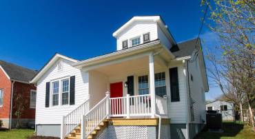 128 S WAVERLY ST, STAUNTON, Virginia 24401, 4 Bedrooms Bedrooms, ,2 BathroomsBathrooms,Residential,128 S WAVERLY ST,681611 MLS # 681611