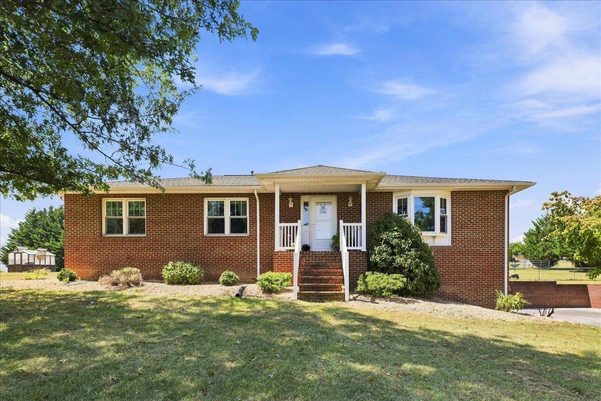 1821 WHITE HILL RD, STUARTS DRAFT, Virginia 24477, 3 Bedrooms Bedrooms, ,2 BathroomsBathrooms,Residential,1821 WHITE HILL RD,681618 MLS # 681618